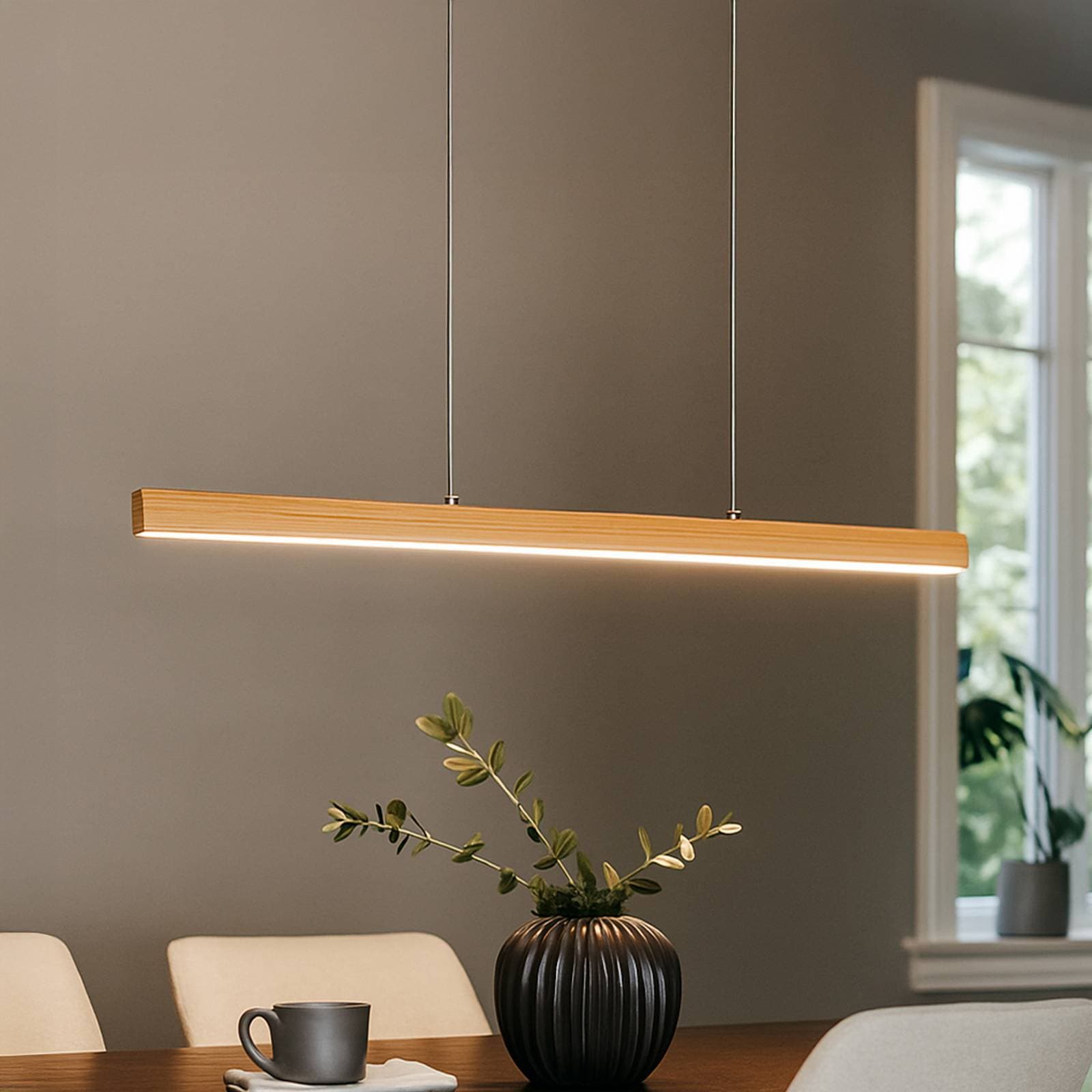 LED závesné svietidlo Shine-Wood, dĺžka 105 cm, dub/niklová farba