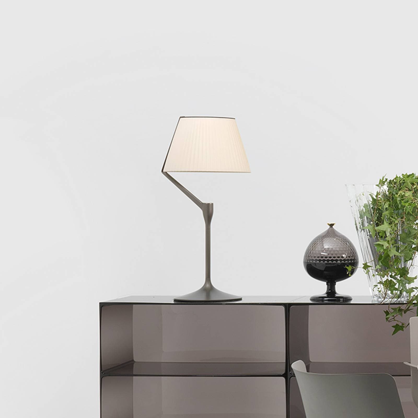 Stolová LED lampa Kartell Angelo Stone, titánová, stmievateľná