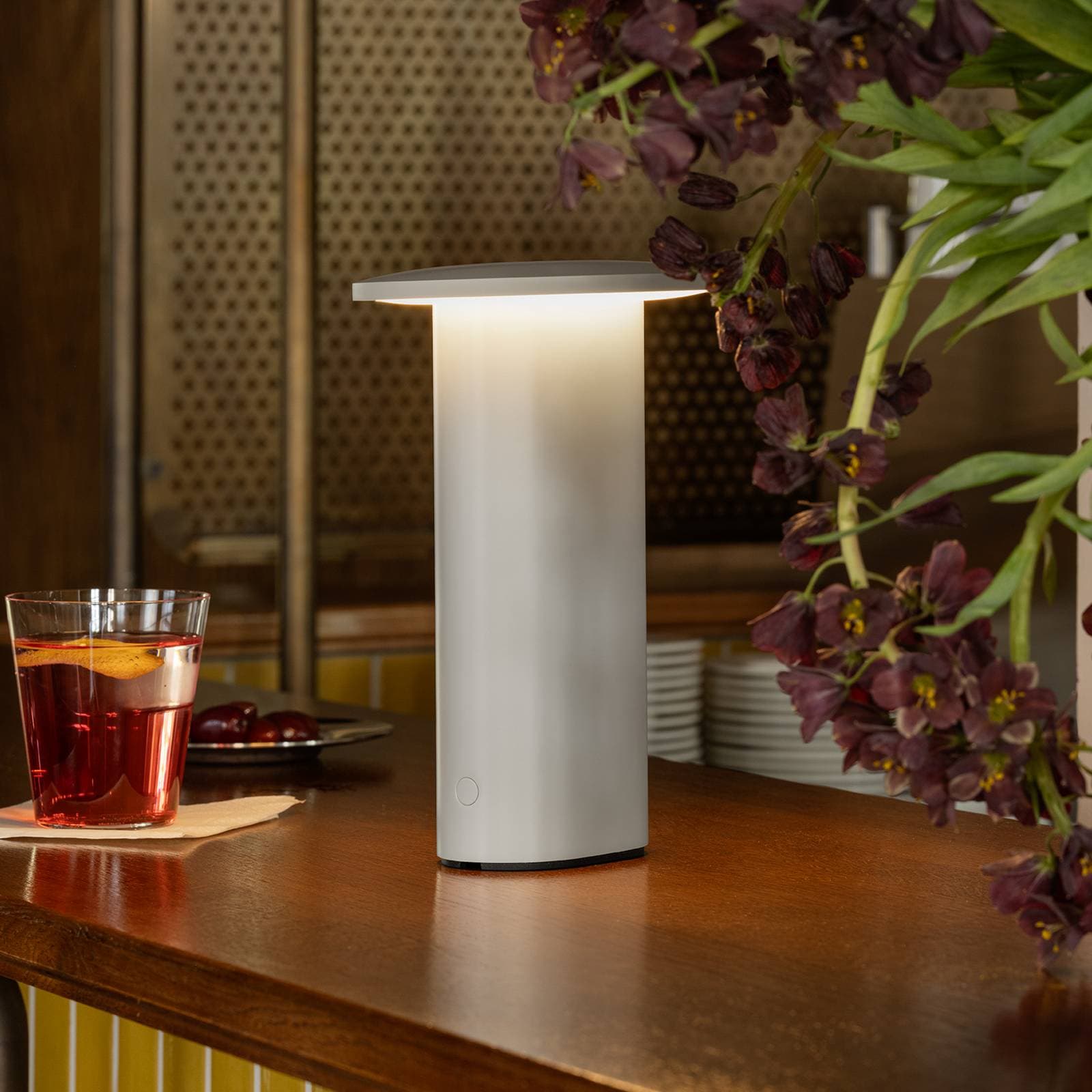 Fritz Hansen stolová LED lampa Solae, sivá, hliník, IP44