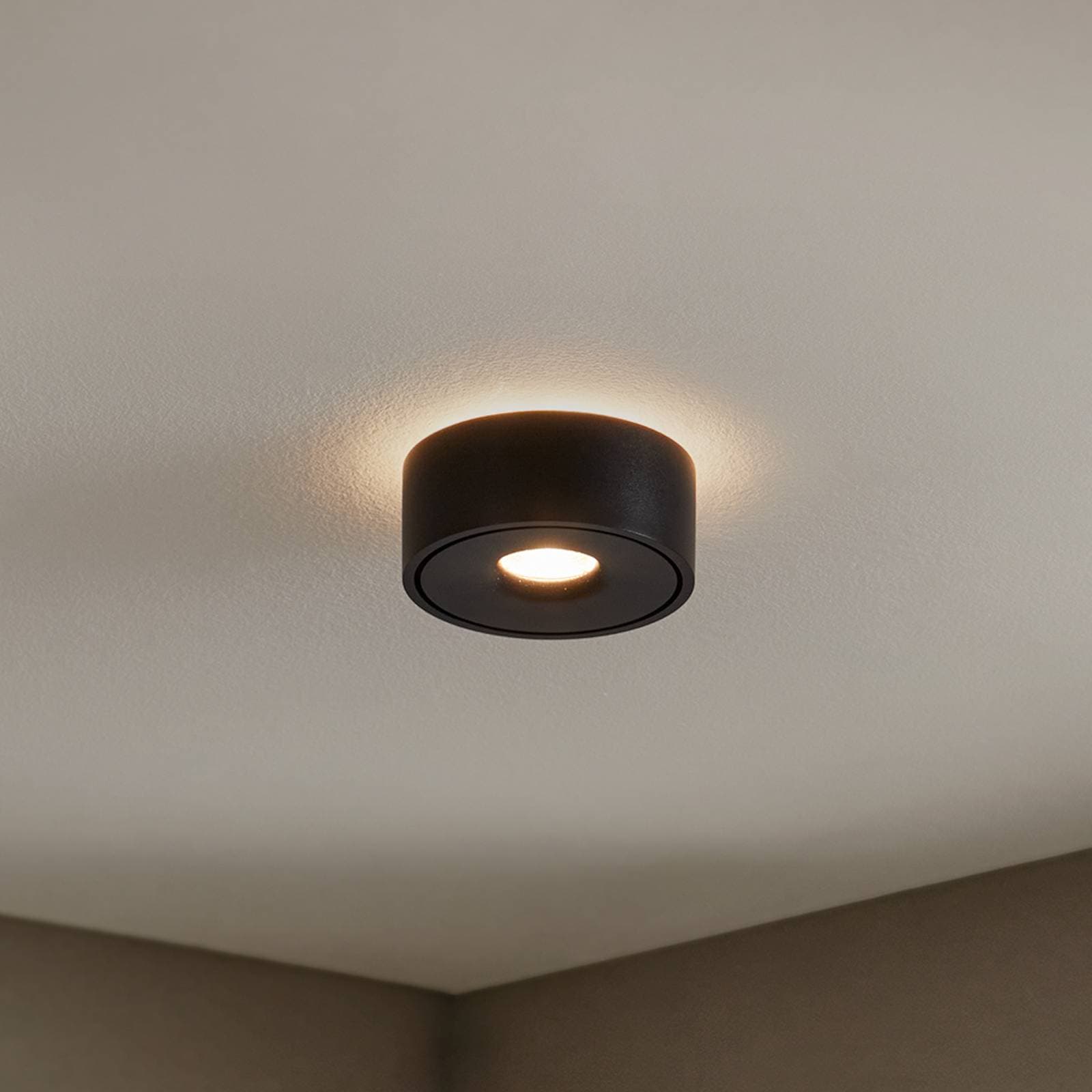 Arcchio stropné LED svetlo Rotari, Ø 12 cm, smerom nahor a nadol, čierne