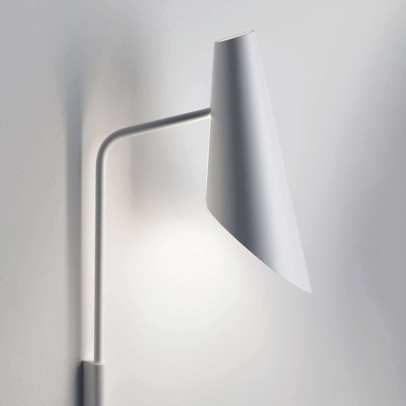 Nástenné svietidlo Vibia I.Cono 0725, 54 cm, biele