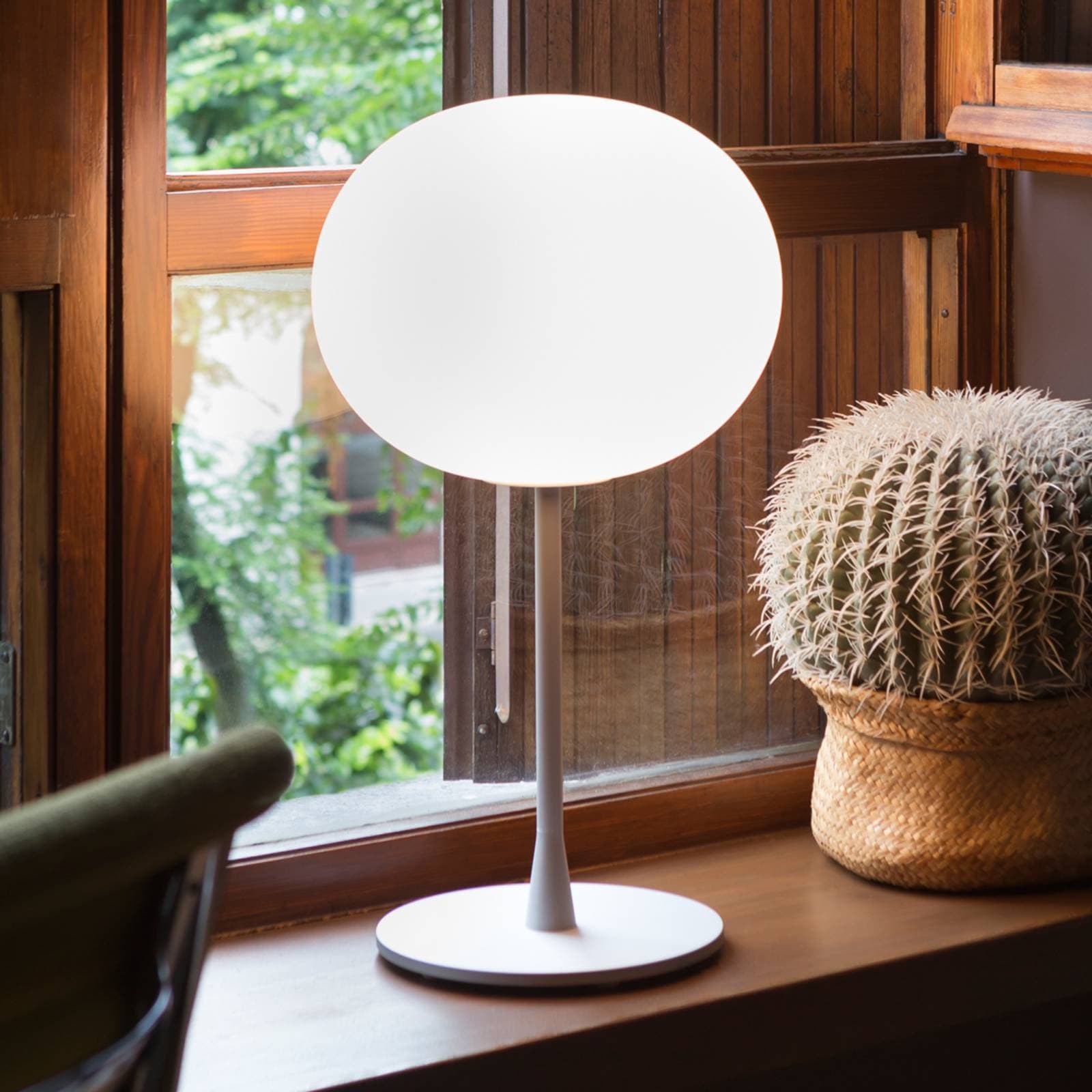 FLOS Glo-Ball Table 1 stolová lampa, matná strieborná