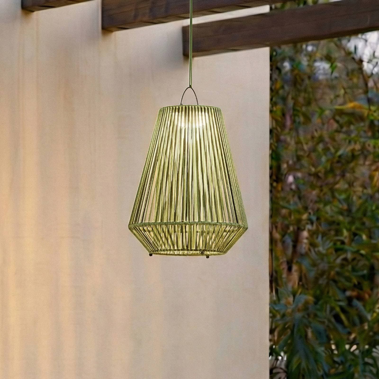 Lindby LED solárna závesná lampa Austas, zelená, Ø 32 cm, USB, IP54