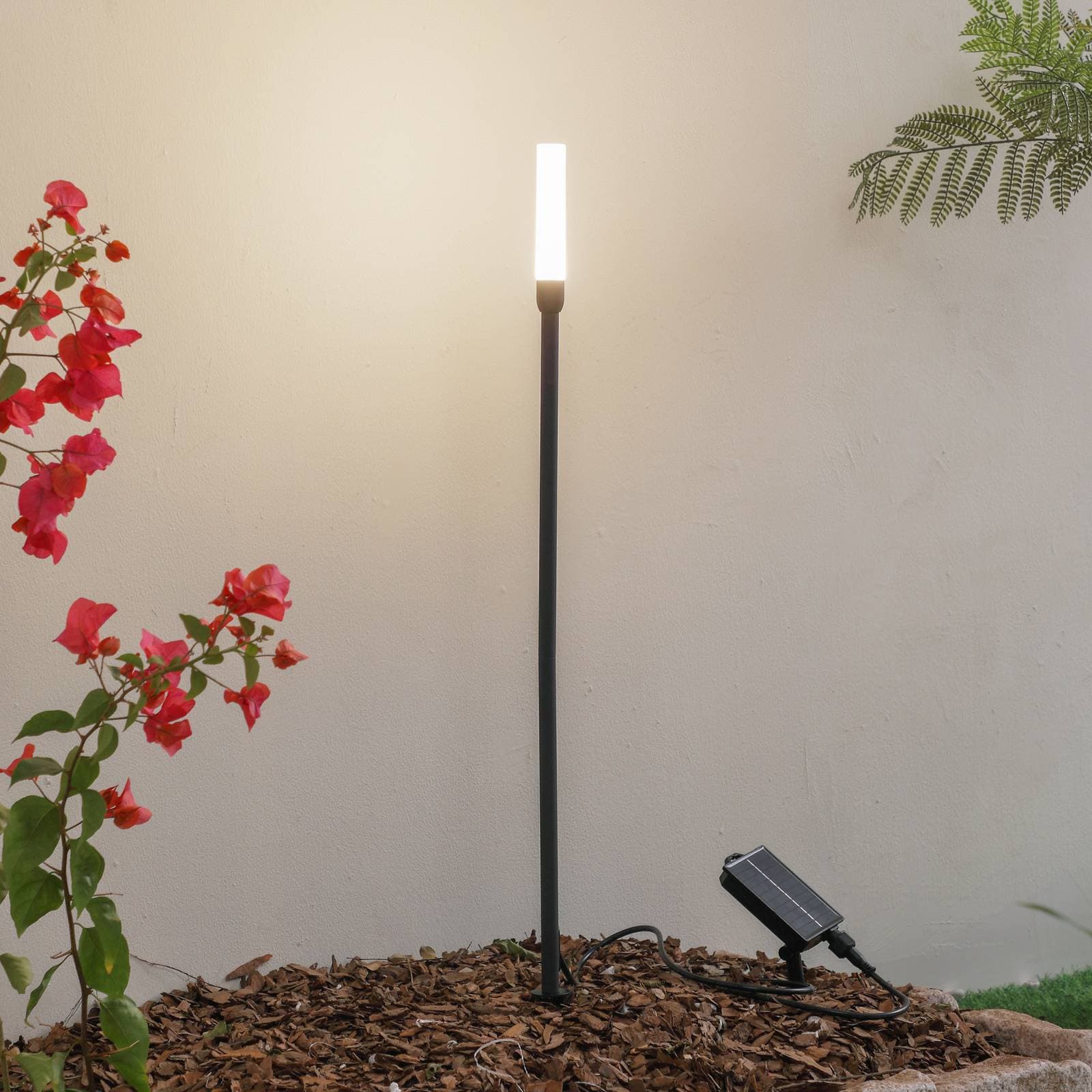 Lindby LED solarna lampa Balian, čierne, hliník, 3 000 K