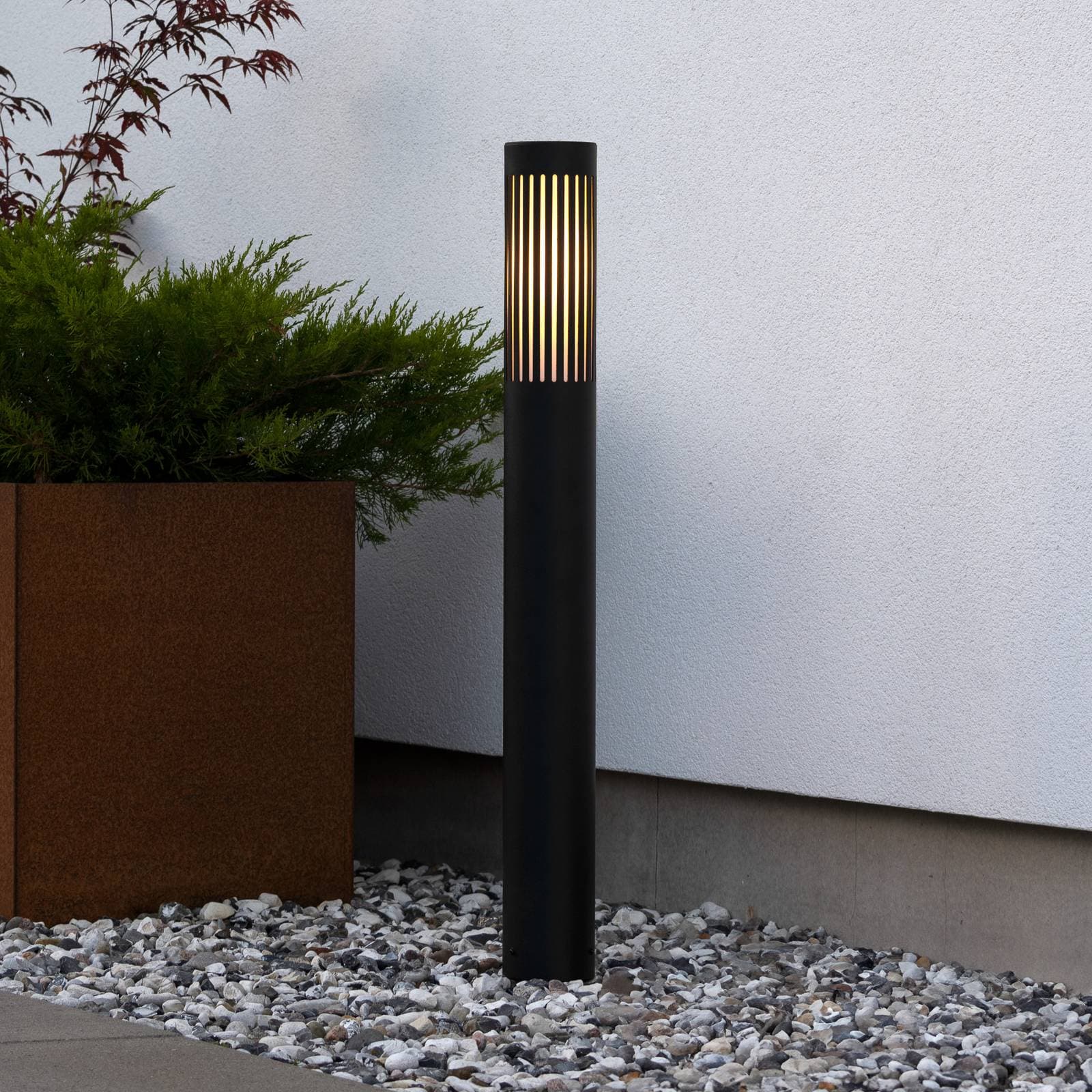 Chodníkové svetlo Pistoia, čierne, výška 95 cm, kov, IP54