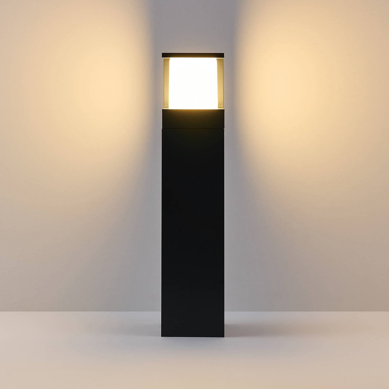 Chodníkové LED svetlo FYNN-Y, výška 45 cm, antracitová farba, CCT, IP65,