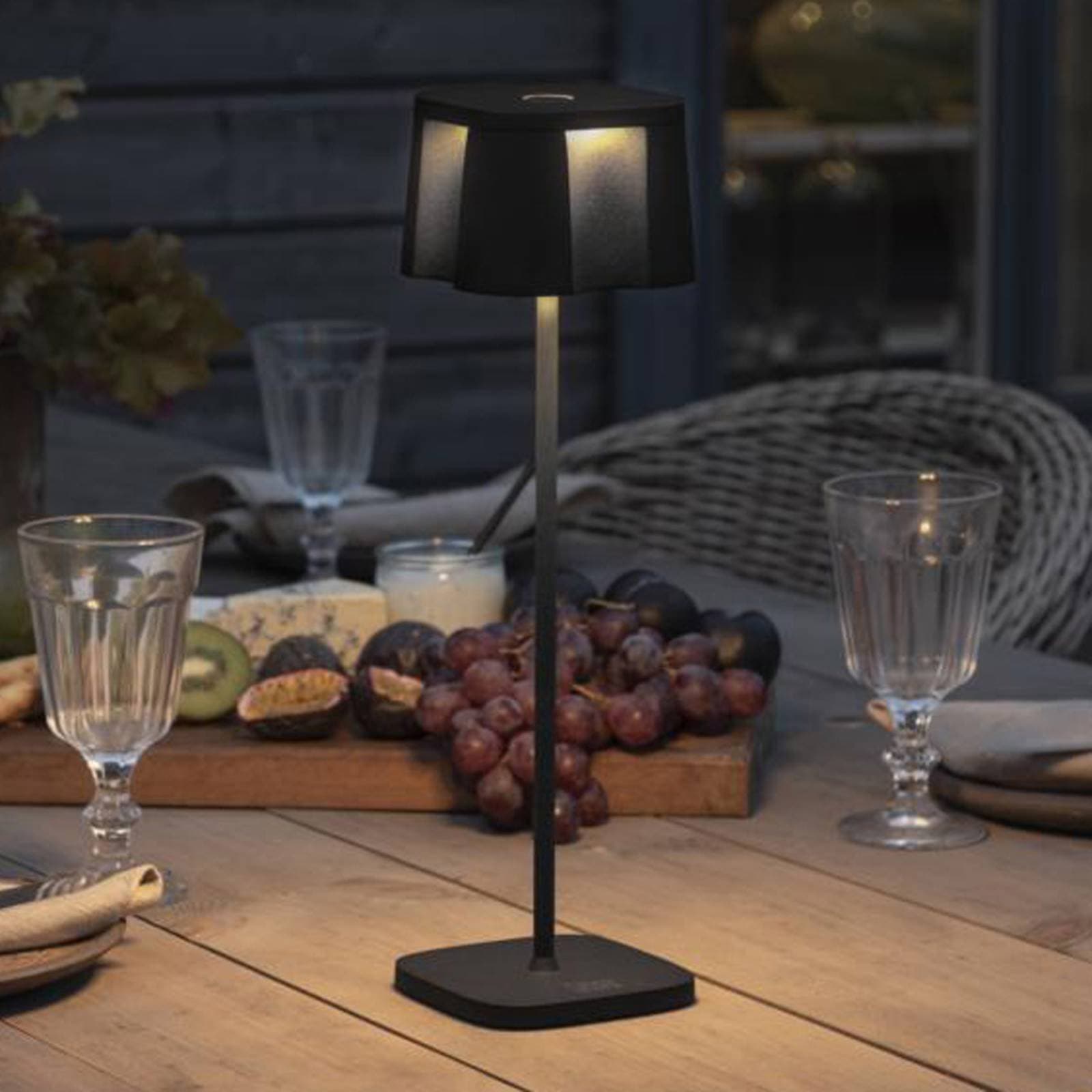 Dekoračné LED Nice USB nabíjacia prípojka, čierna