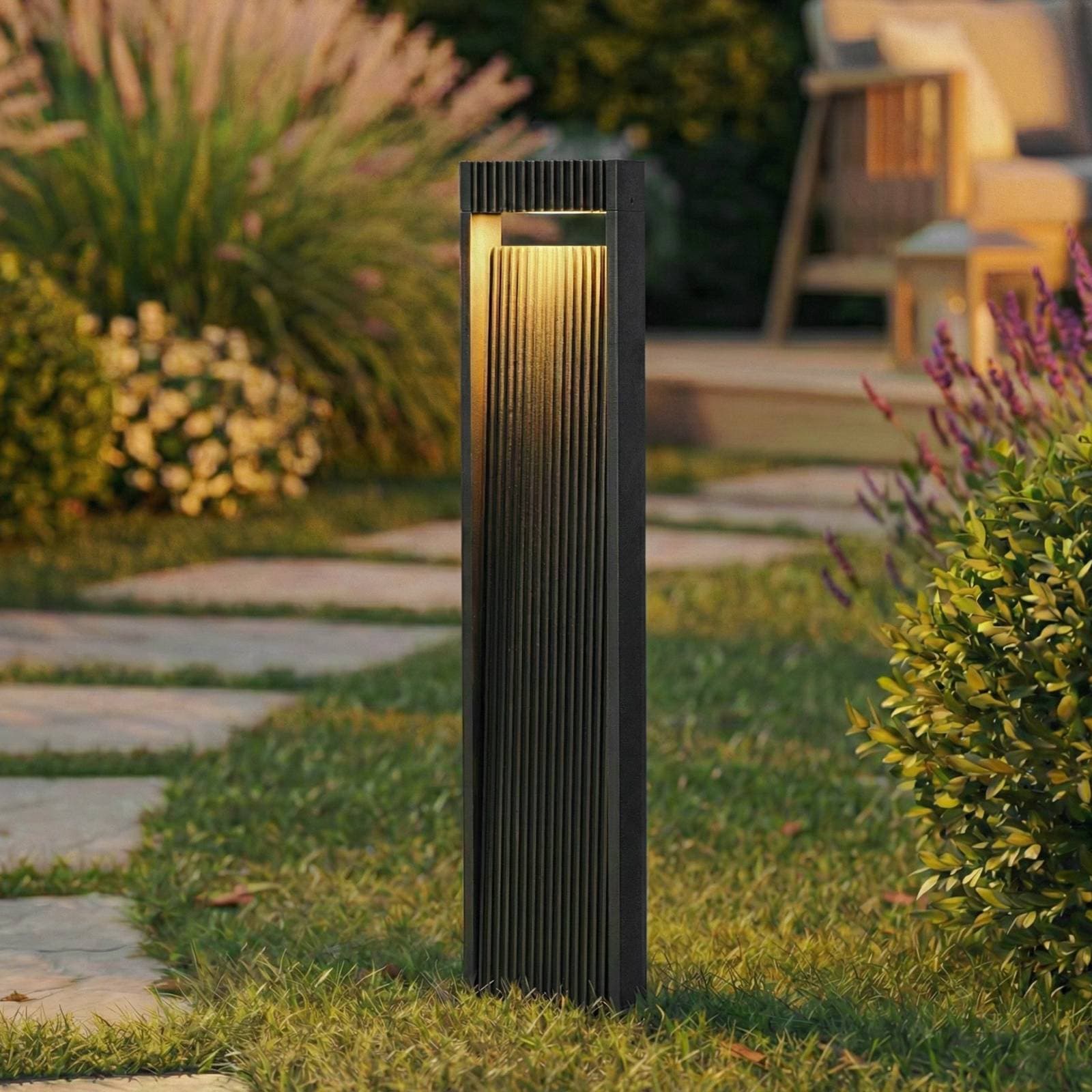 Lucande chodníkové LED svetlo Tavion, 80 cm, antracitová, IP65