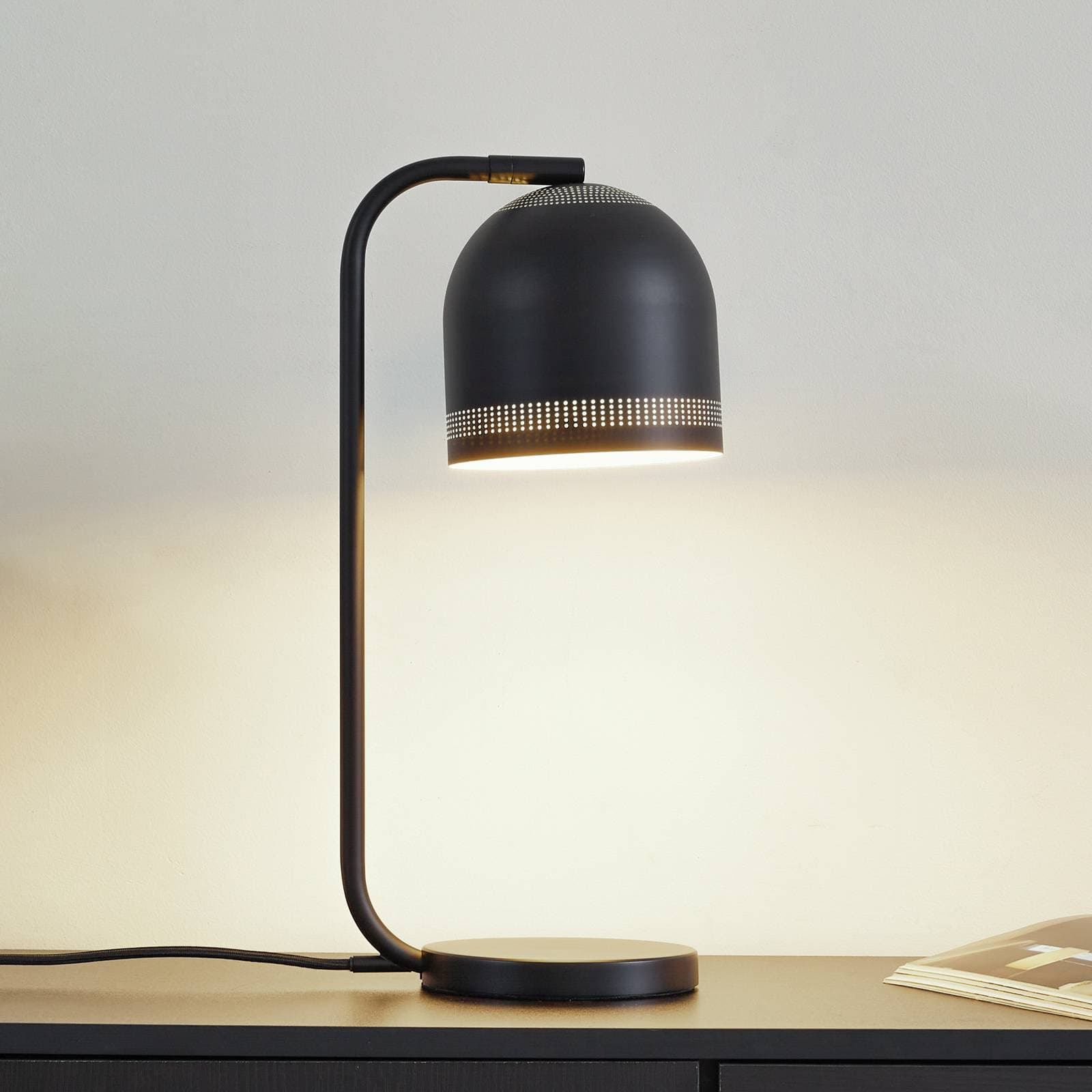 NOLA stolová lampa Oura, čierna, výška 45 cm, železo, E14