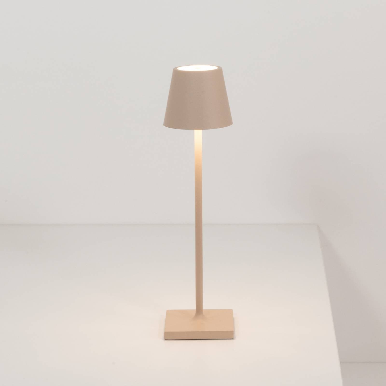 Zafferano Poldina micro akumulátorová lampa IP65 piesková