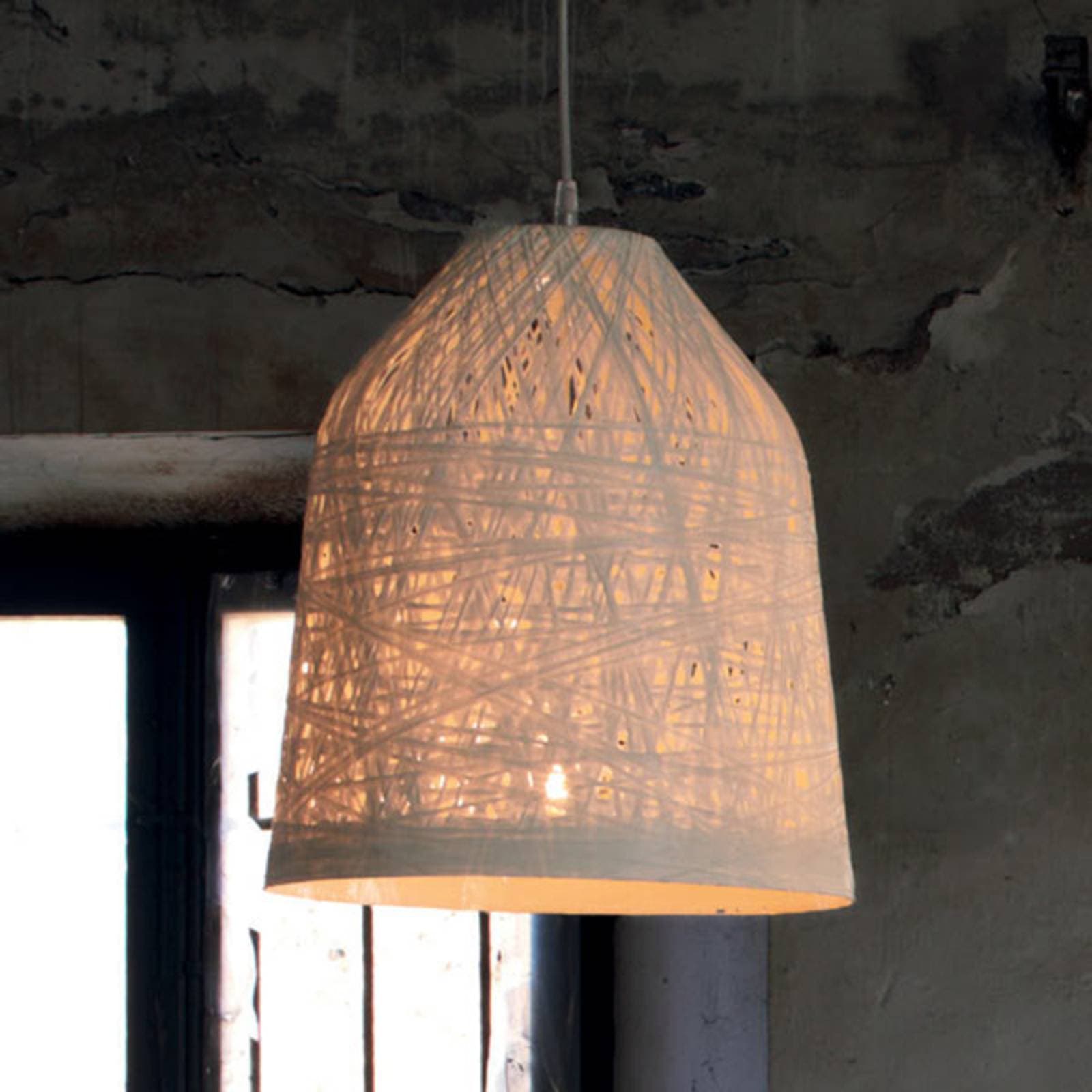 Karman Black Out – biela závesná lampa, 35 cm
