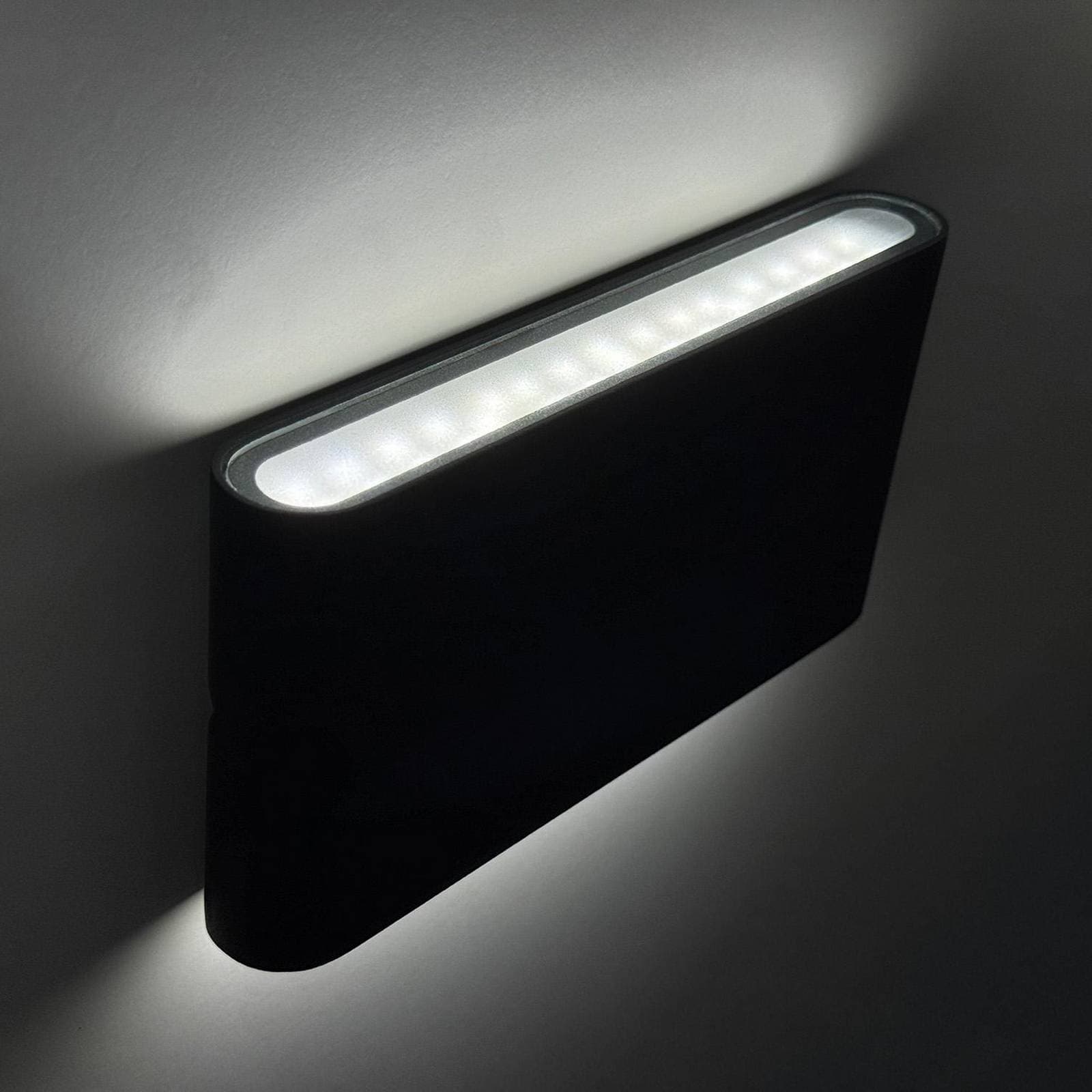 Vonkajšie nástenné svietidlo Scone LED, čierne, šírka 17,5 cm, 2 svetlá.