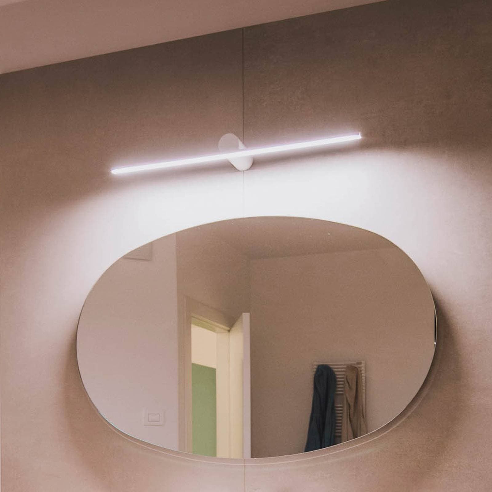 OLEV Slight AP nástenné LED svetlo 72,5 cm biele