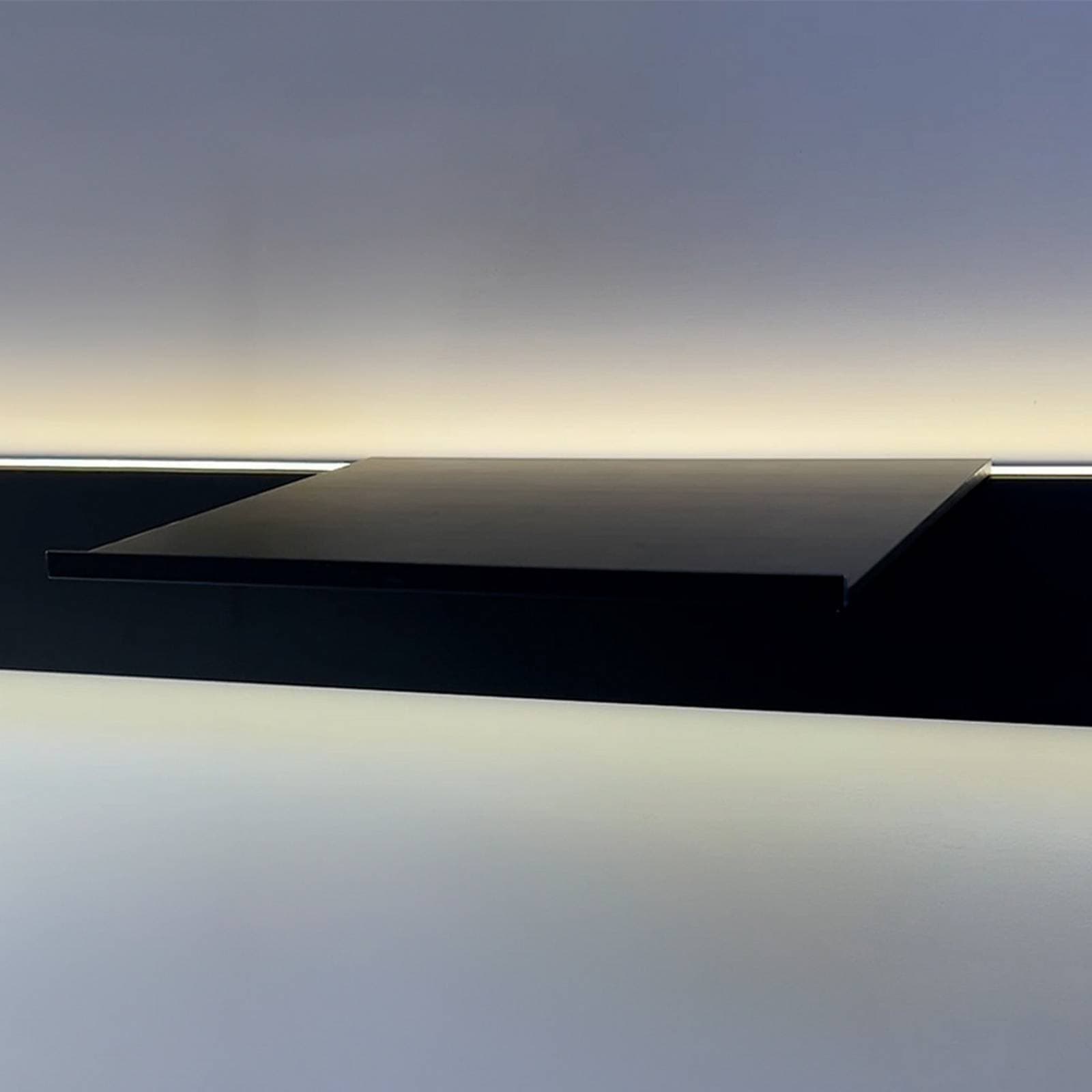 Polička pre nástenné svietidlo Intero-Line LED, čierna, 40 x 18 cm