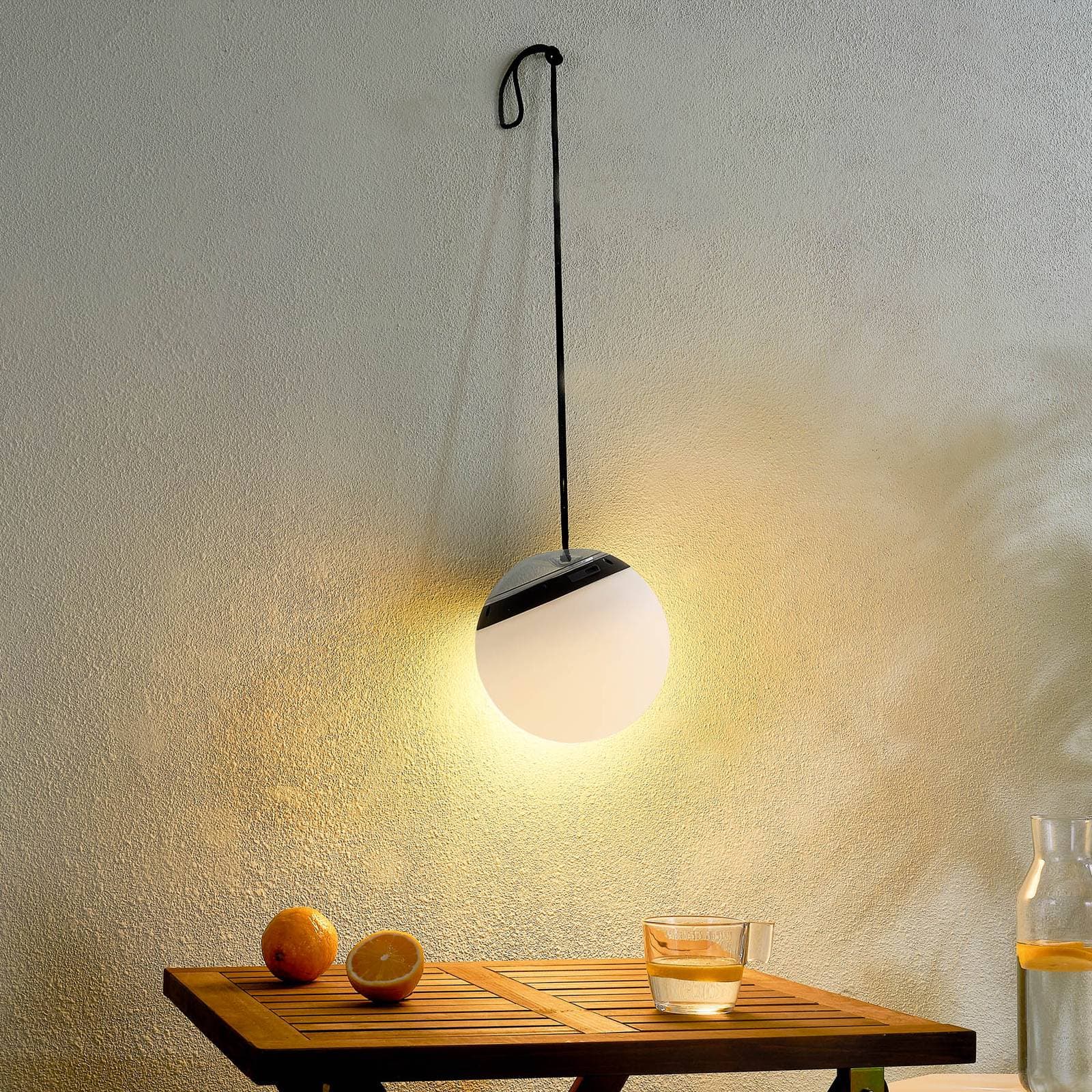 Lindby LED vonkajšie závesné svietidlo Eleia, RGBW, 20 cm, dobíjacia
