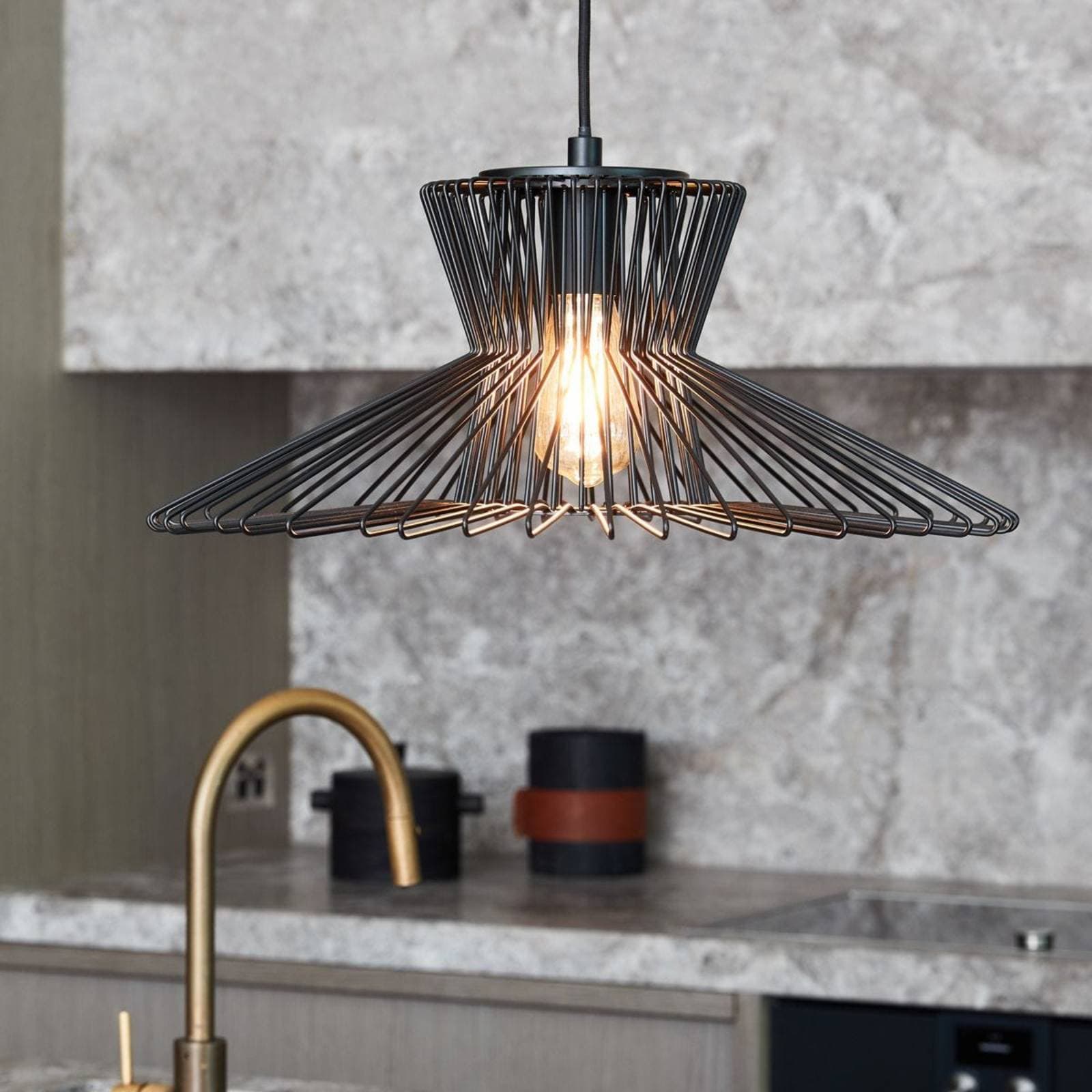 Závesná lampa Beacon Pheonix Flair čierna, kov, Ø 50 cm