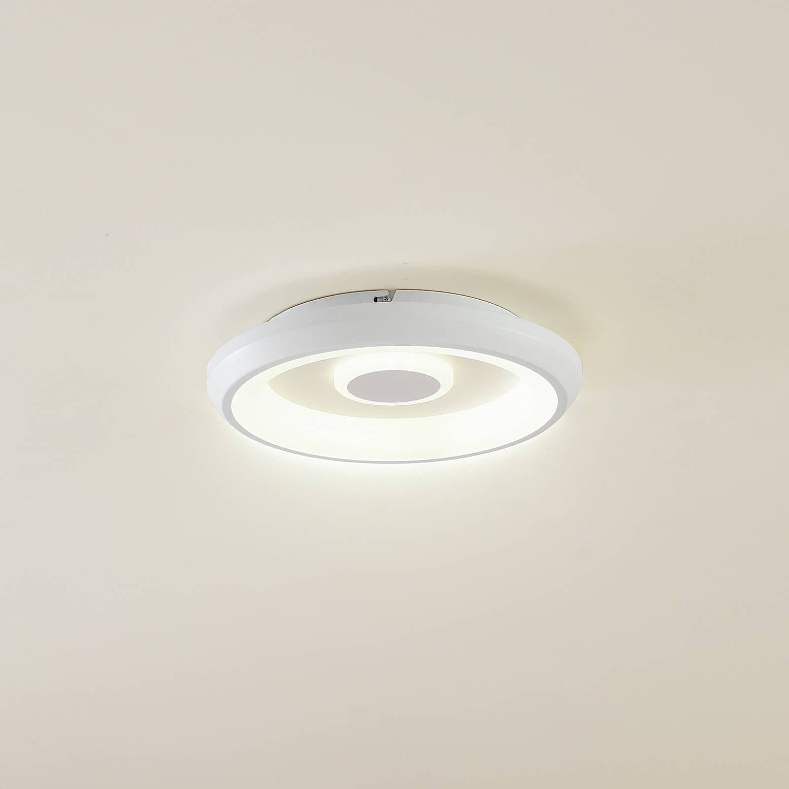 Lindby Smart Lynden LED stropné svietidlo, Ø 38 cm, biele, RGB, Tuya