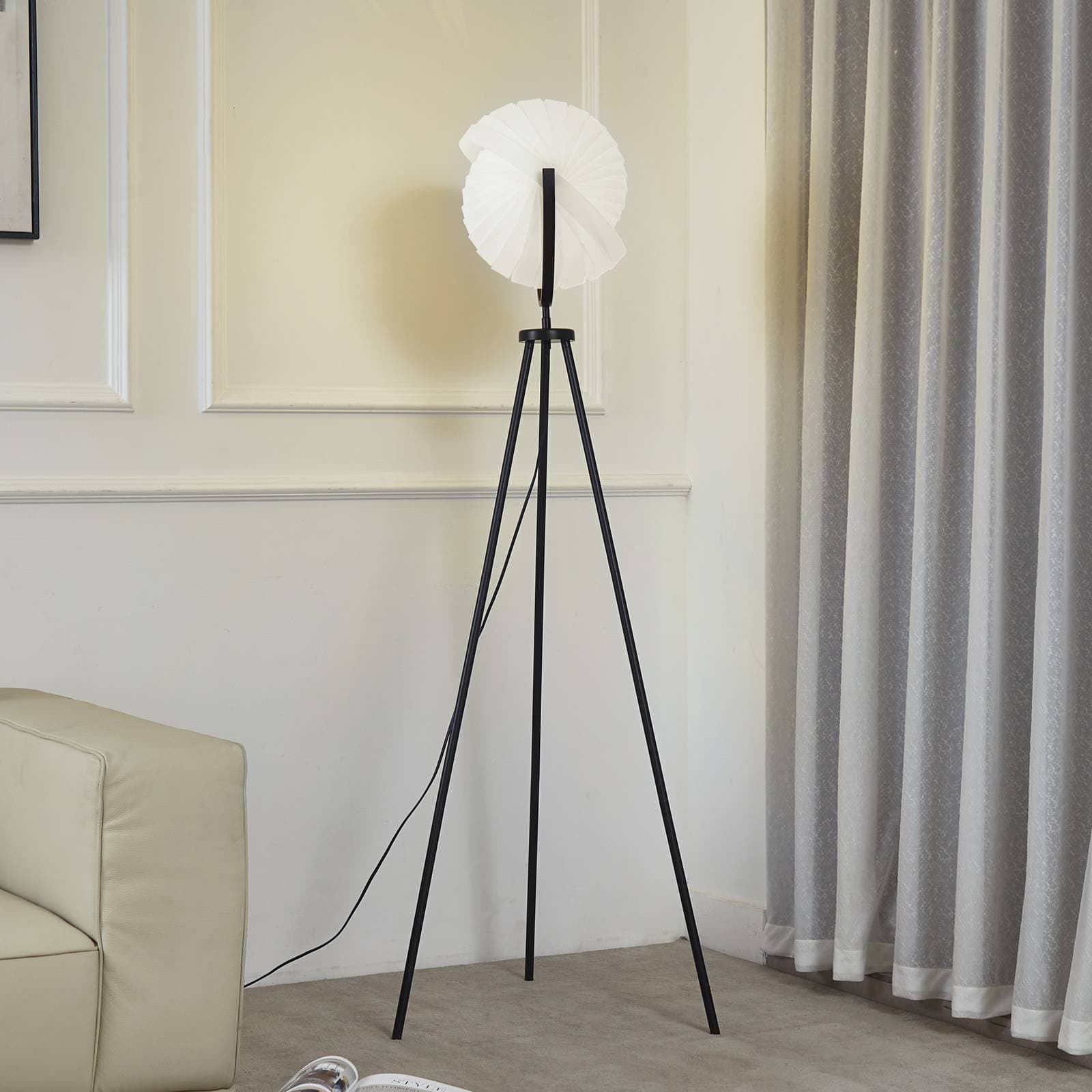 Stojacia lampa Lucande Helva, 150 cm, biela/čierna, otočná
