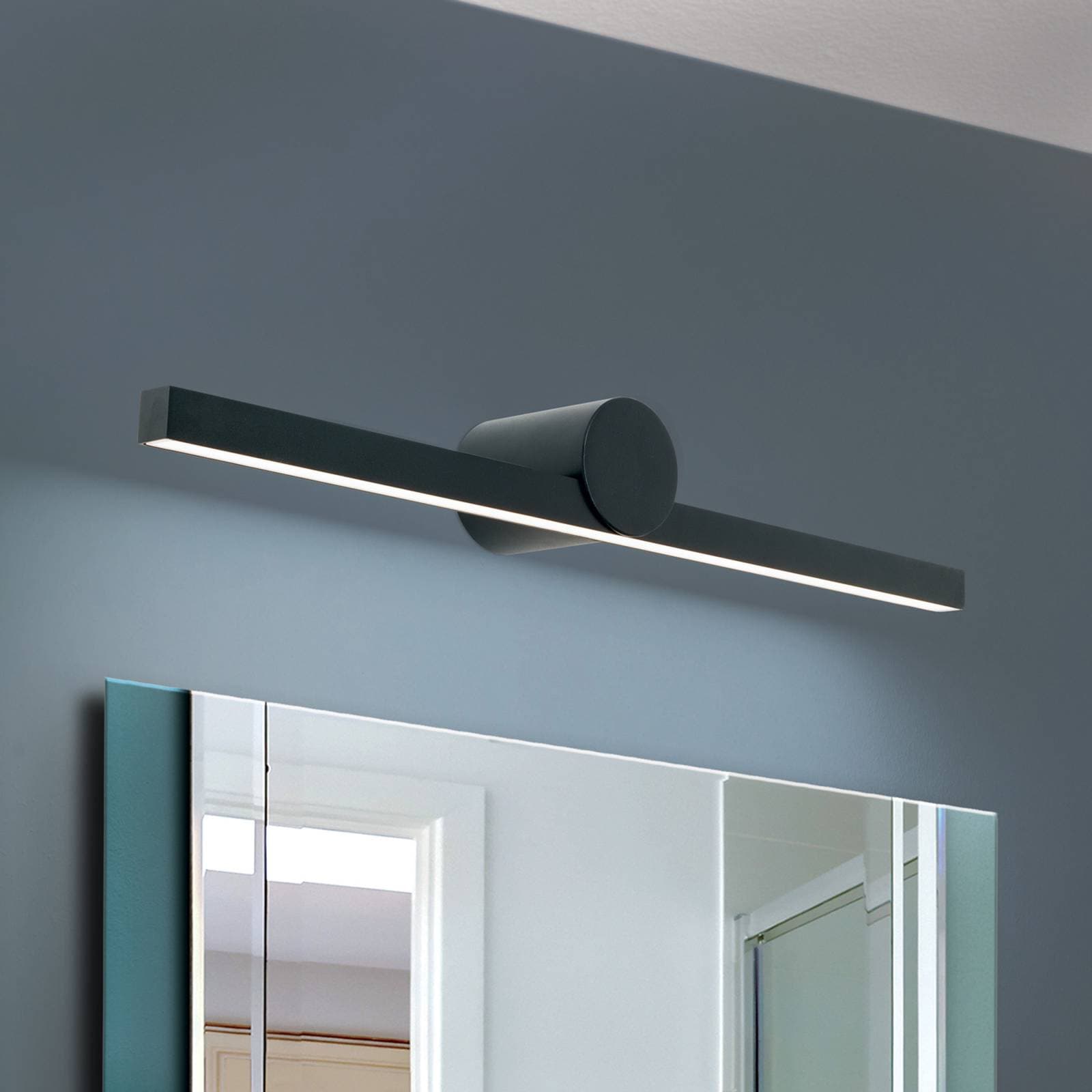 Beauty LED zrkadlové svetlo, šírka 61 cm, čierne