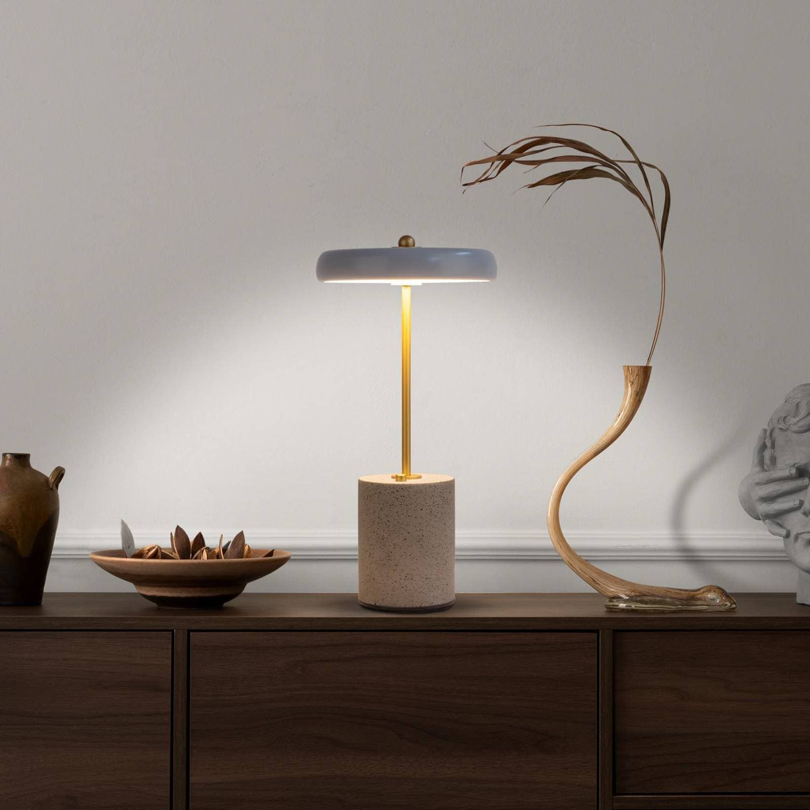 Stolová LED lampa Seta, batéria, cement, sivá