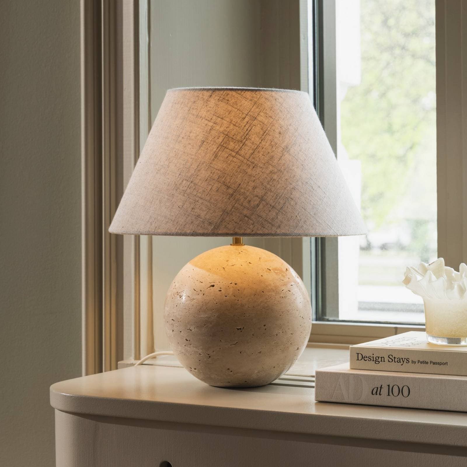 Globen Lighting Stolová lampa Castello, béžová/béžová, výška 38 cm