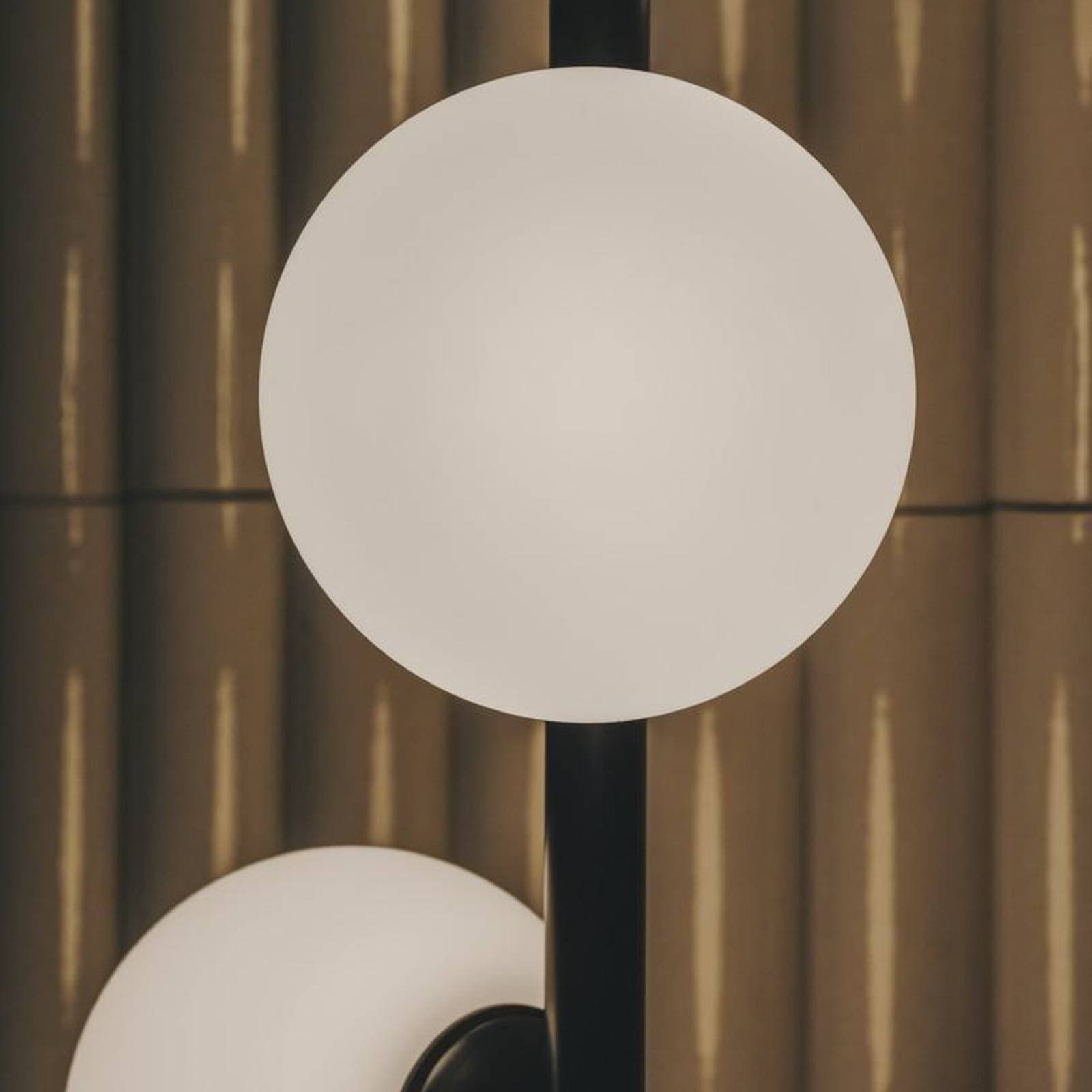 LEDS-C4 LED stojacia lampa Perlina, výška 170 cm, čierna, oceľ
