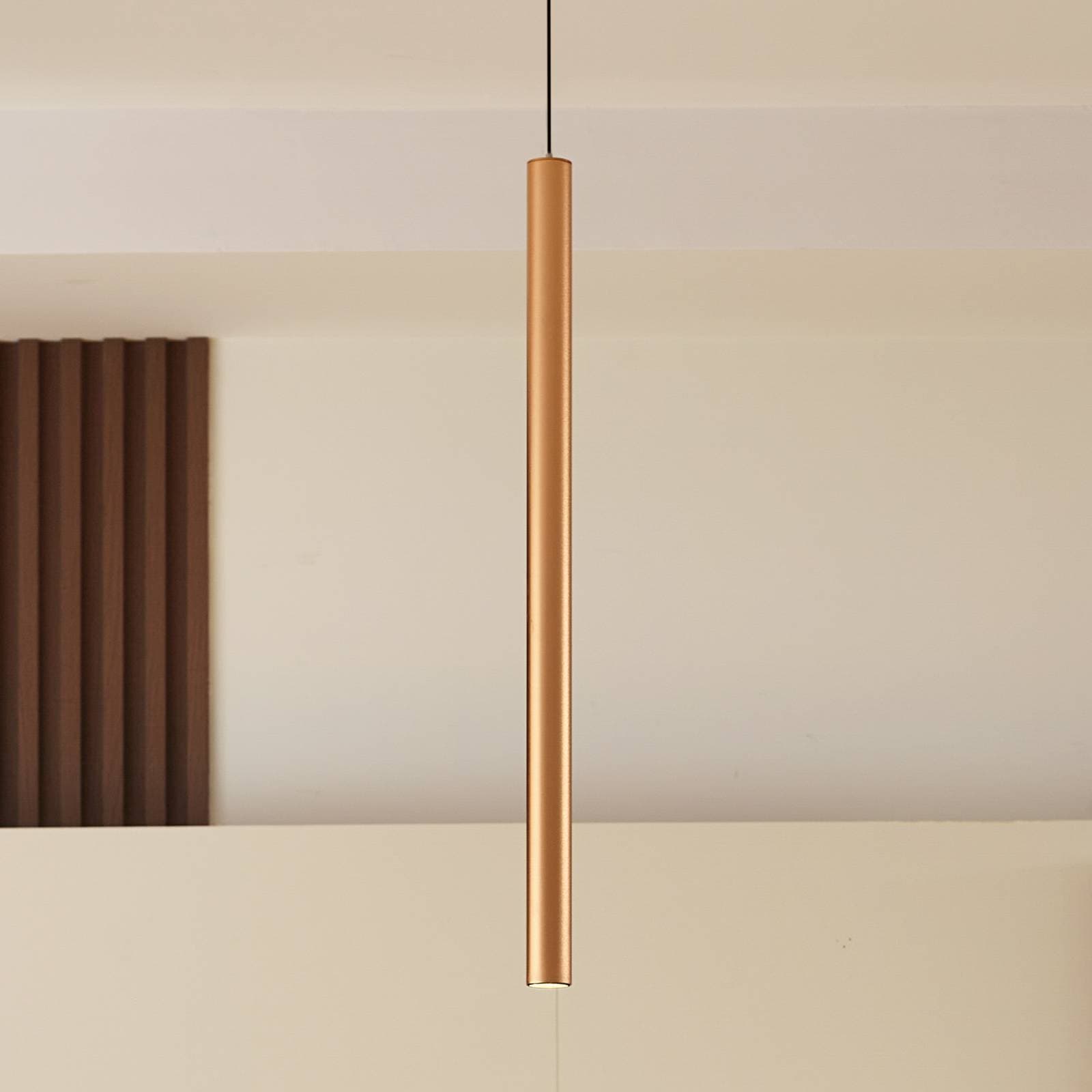 Lindby LED závesné svietidlo Lumaro, zlaté, Ø 3cm, hliník, 48V, stmievateľné