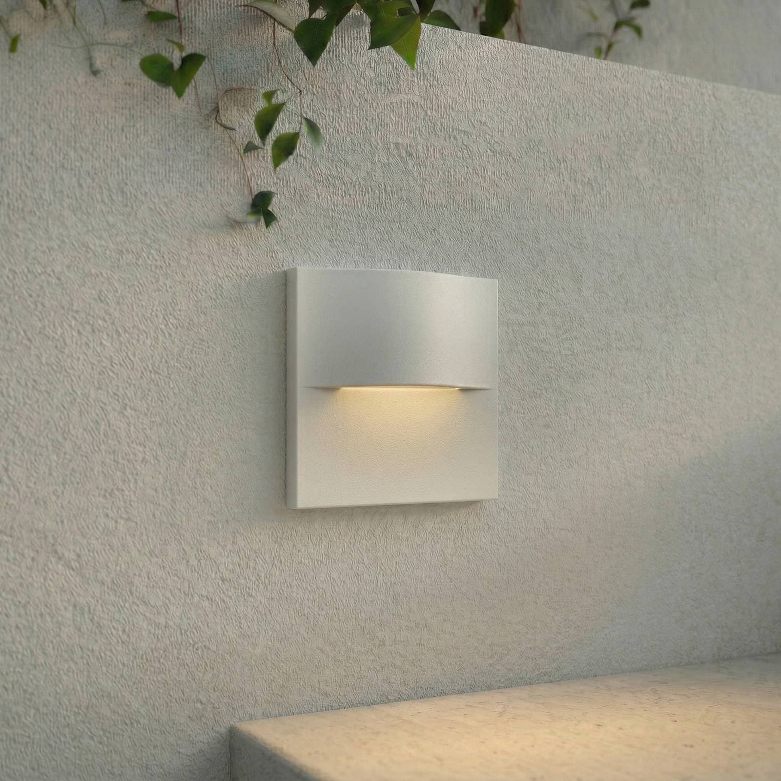 Lindby LED nástenná svietidlo Alune, biele, zakrivené, 8x8cm, IP65
