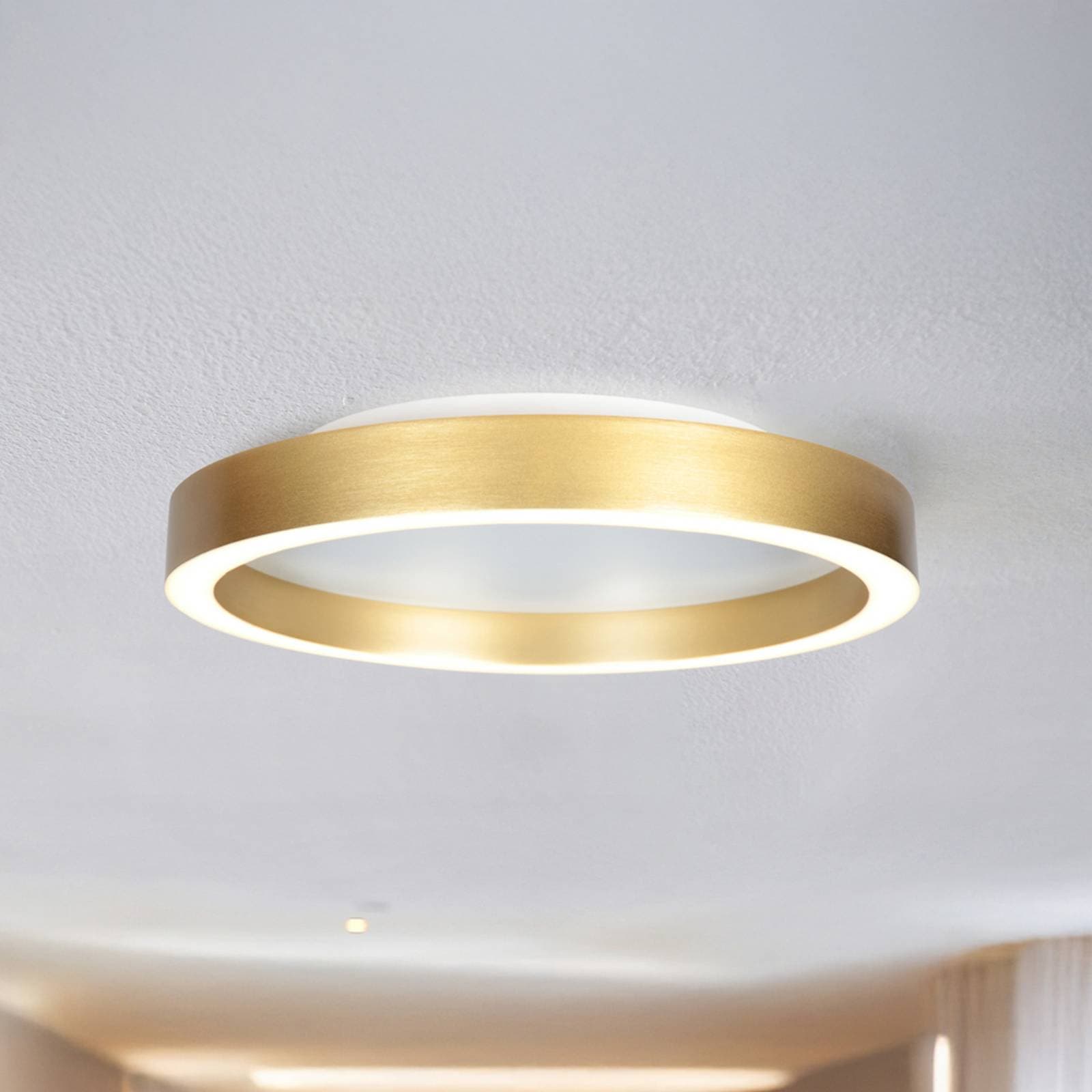 stropné LED svetlo Ringlux zlatá farba, Ø 40 cm, kov, 2 700 K