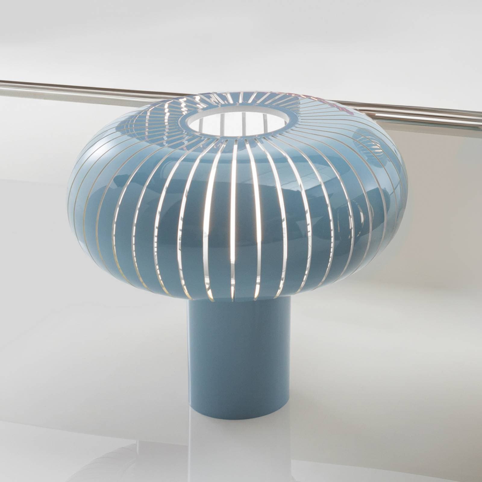 Kartell stolová lampa Teresa Special Edition, svetlo modrá, Ø50cm