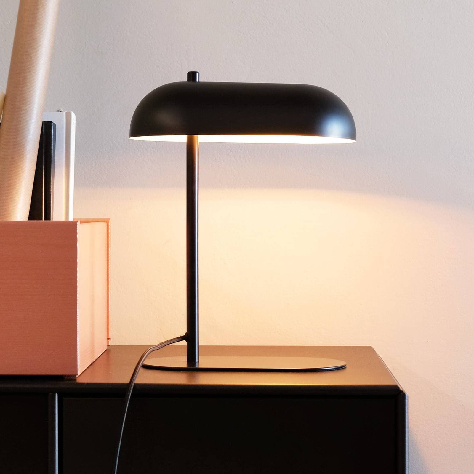 Dyberg Larsen Stolová lampa Arch, čierna, kov, výška 36 cm