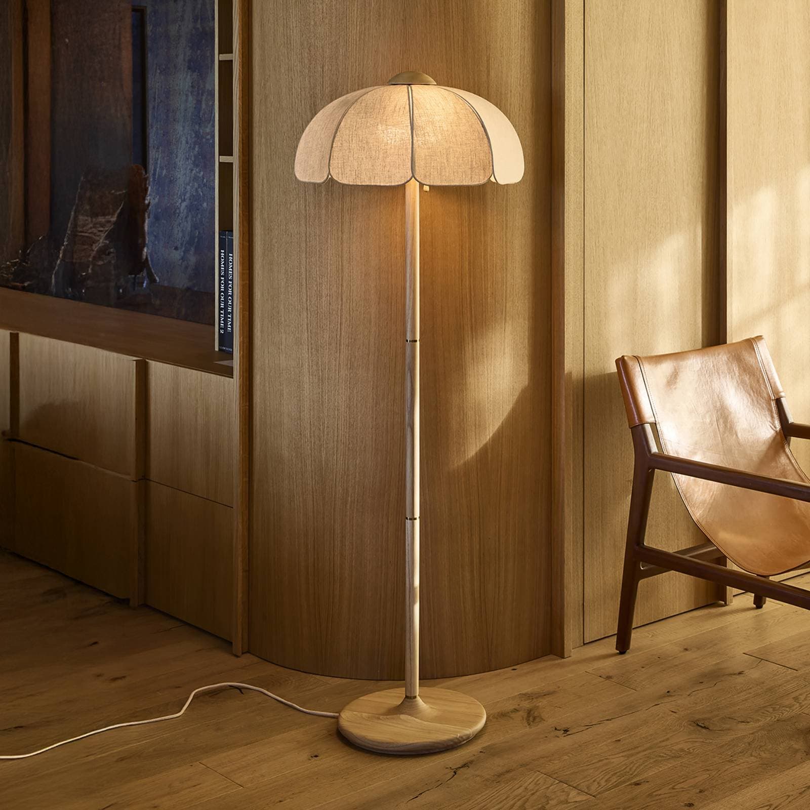 MARKET SET Stojacia lampa Coquillage, ľan prírodný/drevo, E27
