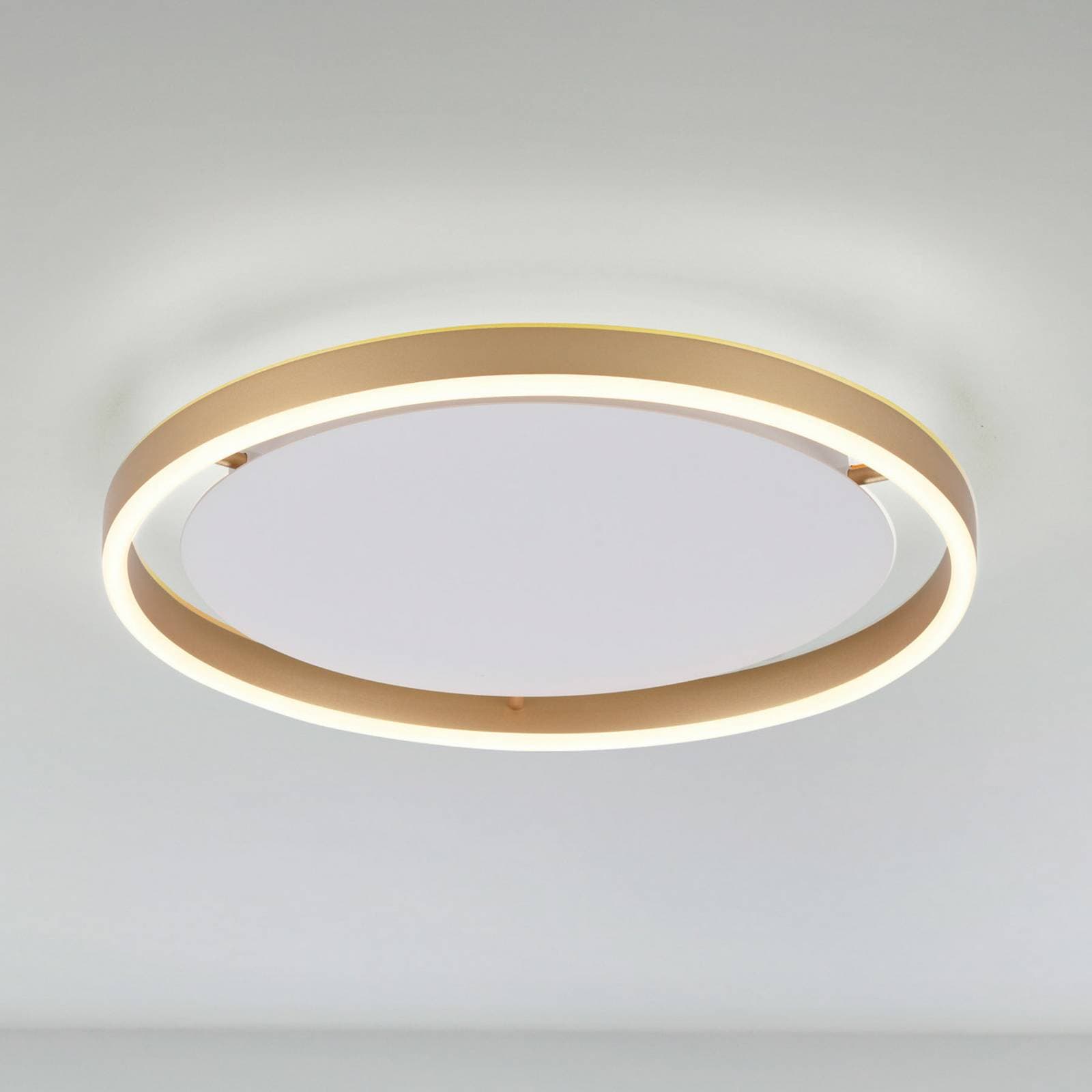 LED stropné svietidlo Ritus, Ø 39,3 cm matná mosadz