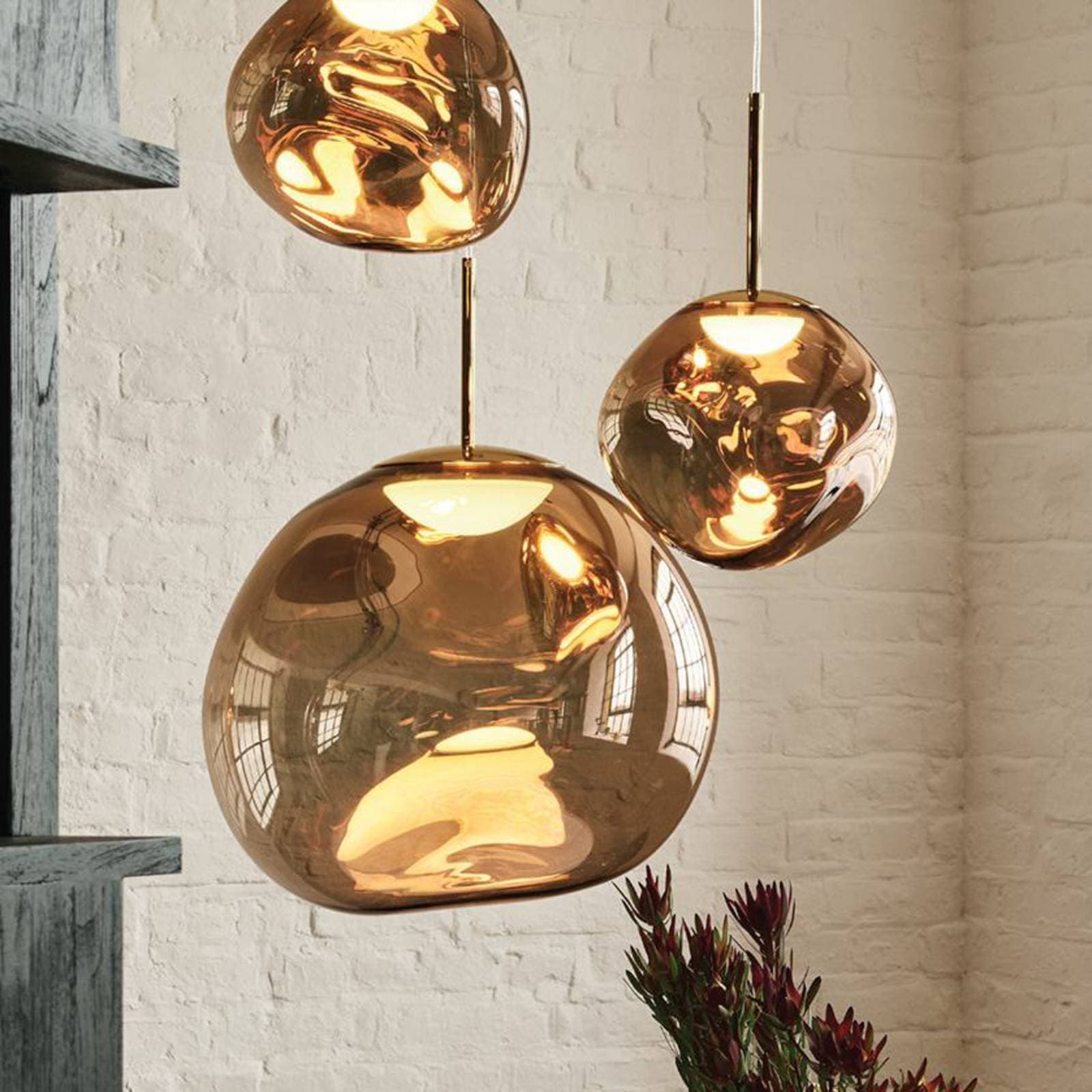 Tom Dixon LED závesné svietidlo Melt, Ø 50 cm, zlatá