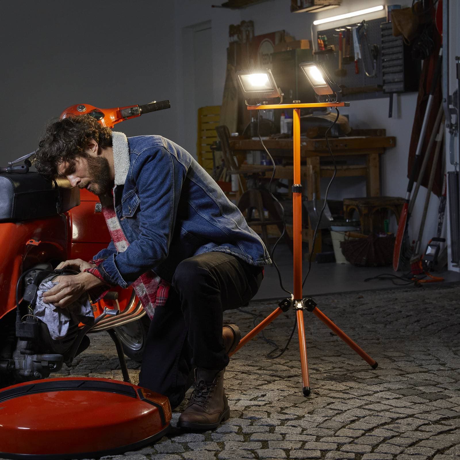 LEDVANCE Pracovné svetlo Tripod LED stavebný reflektor 2x30W