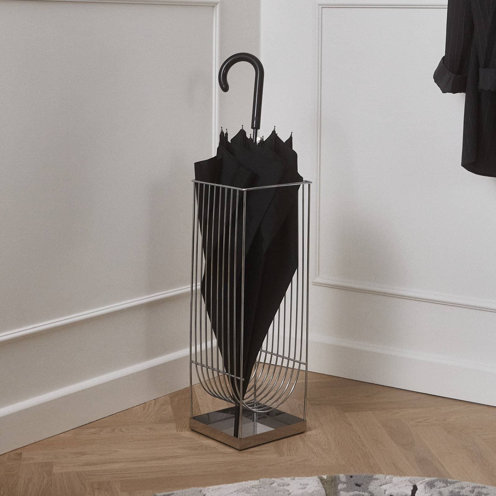AYTM Stojan na dáždniky Curva, strieborný, výška 56 cm, oceľ