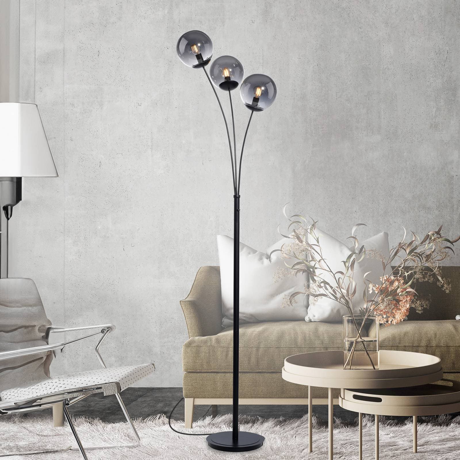 Stojacia lampa Big Widow s tromi sklenenými tienidlami