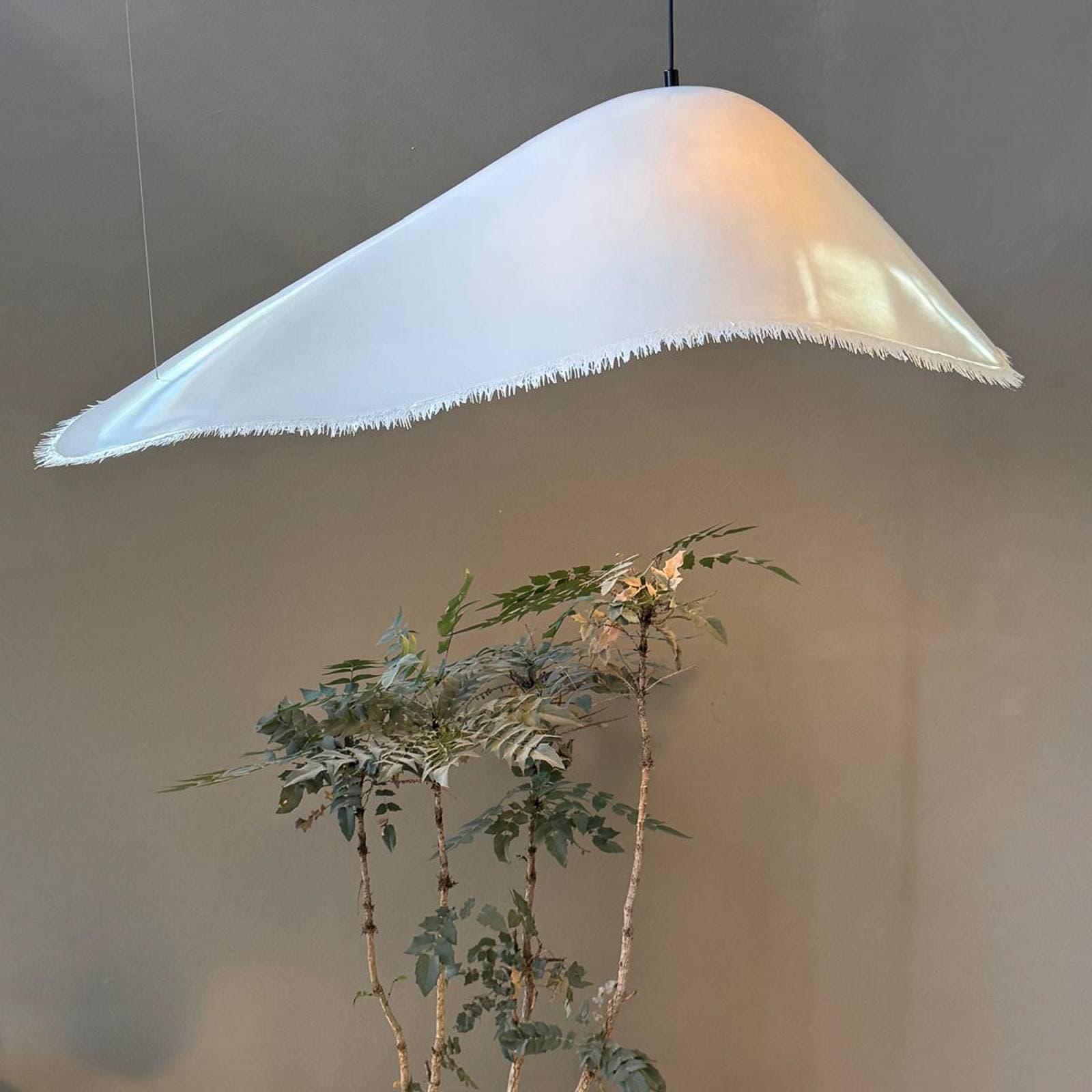 Závesné svetlo Karman Moby Dick, dĺžka 150 cm, sklolaminát, biela