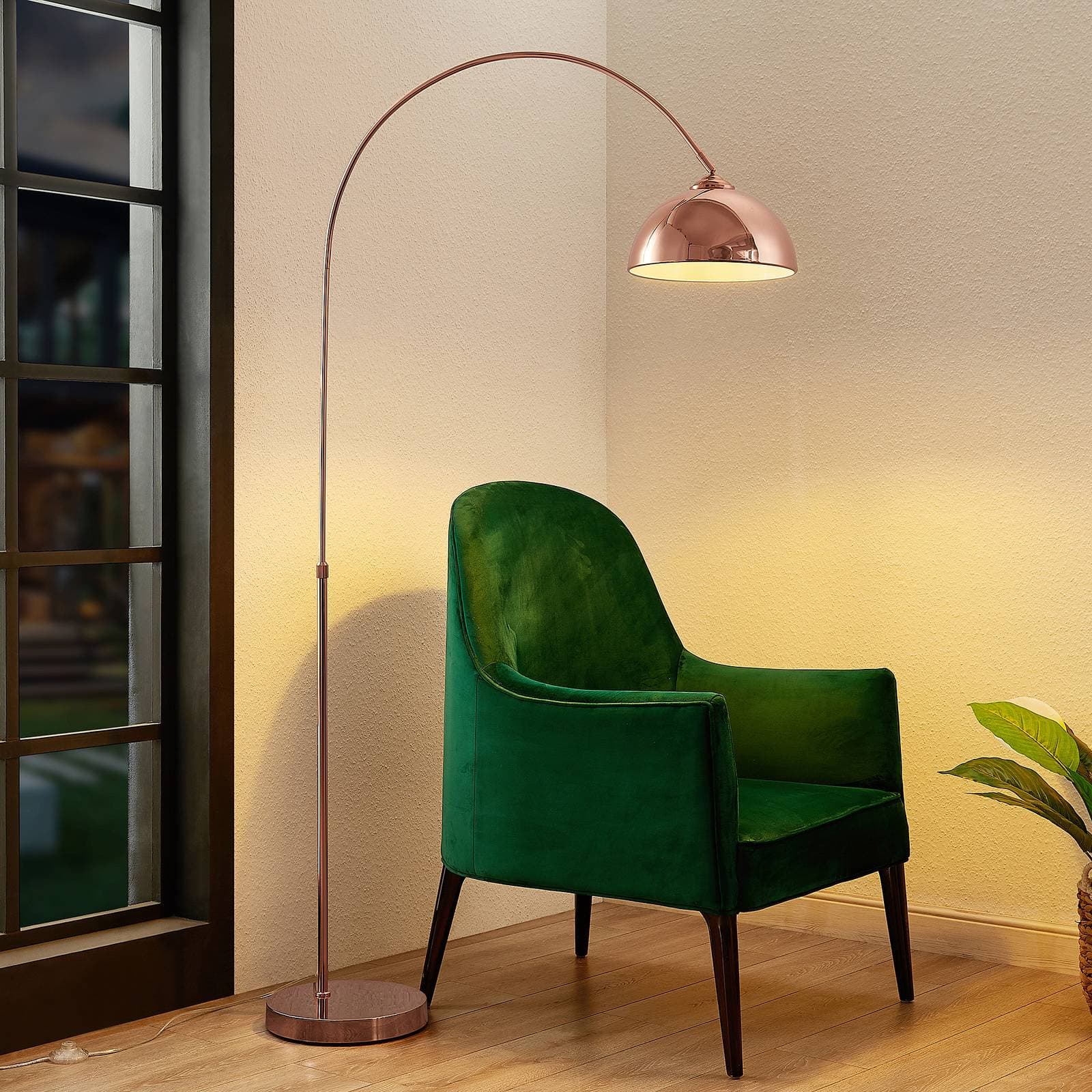 Oblúková lampa Lindby Lennart, medená, výškovo nastaviteľná, E27