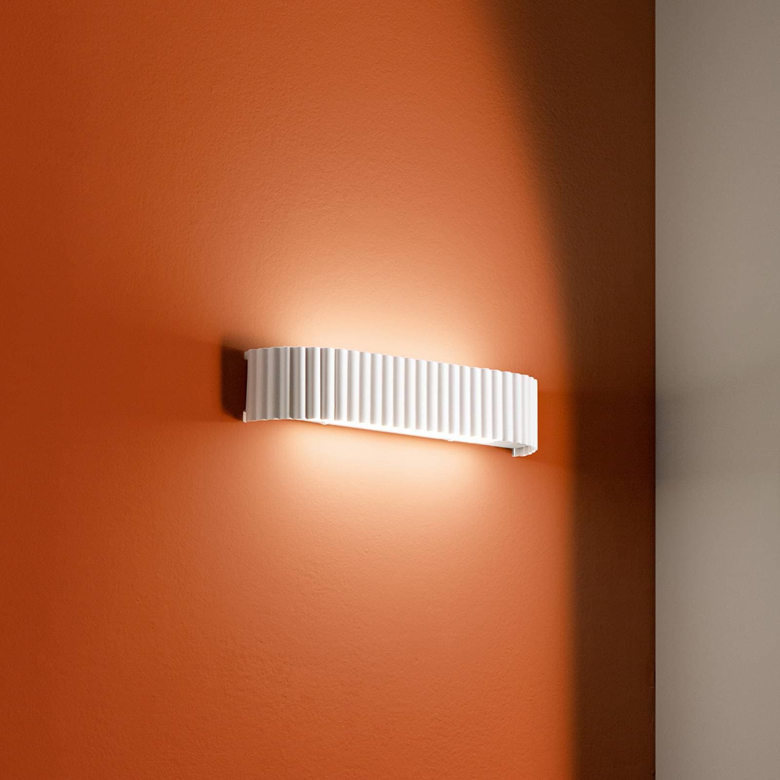 LED nástenné svetlo Niike, biela, šírka 40 cm, kov, CCT