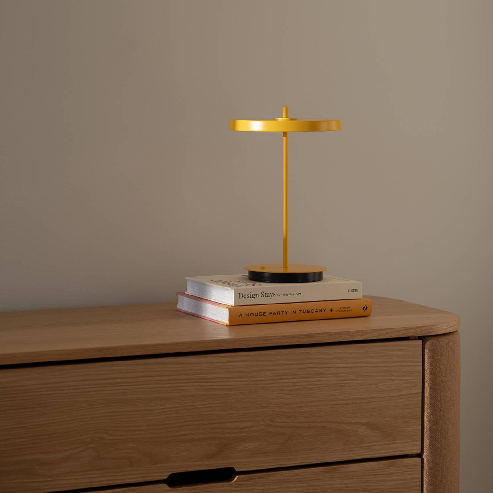 UMAGE LED dobíjacia stolná lampa Asteria Move sun žltá uni, 31cm