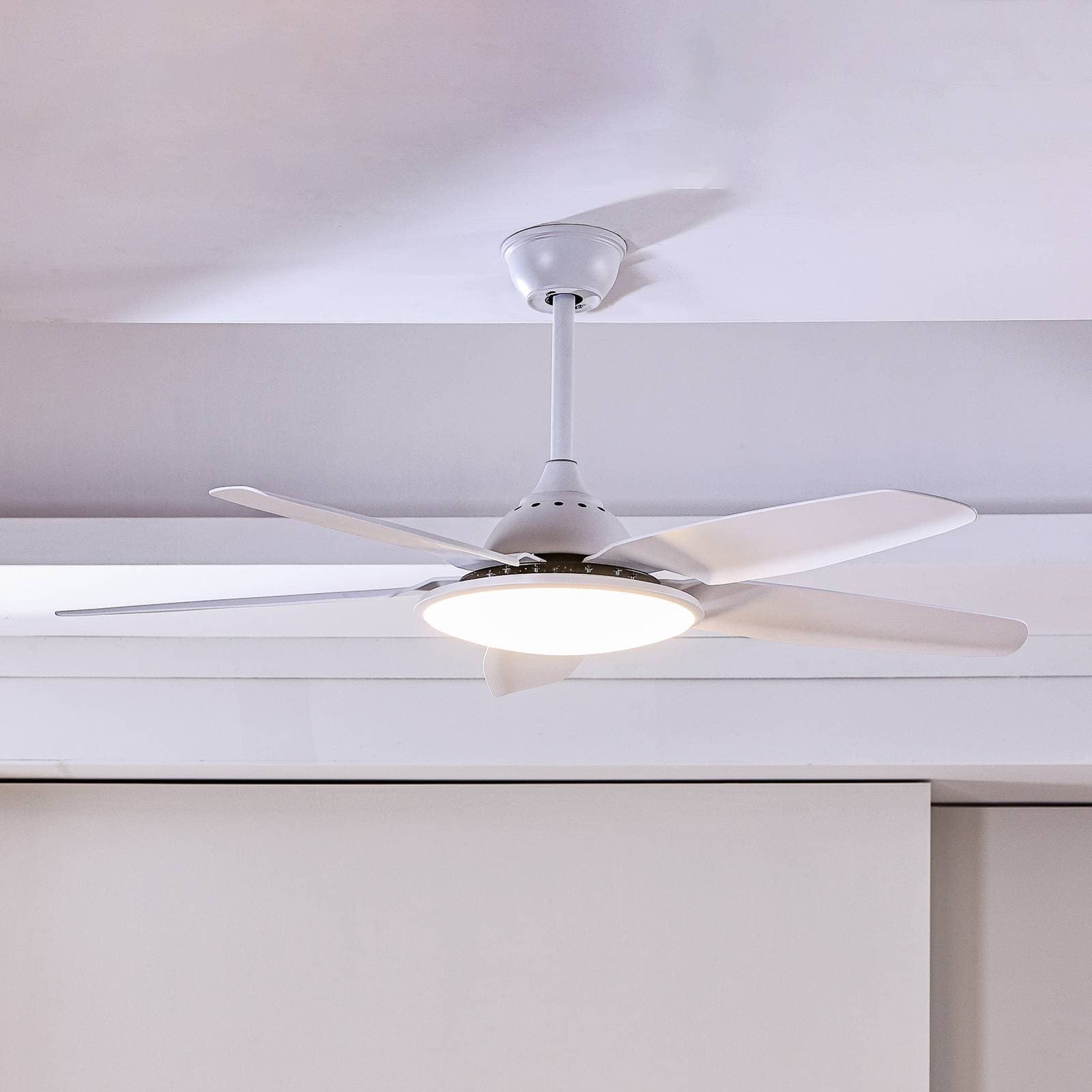 Stropný ventilátor Lucande LED Divian, biely, DC, tichý, CCT