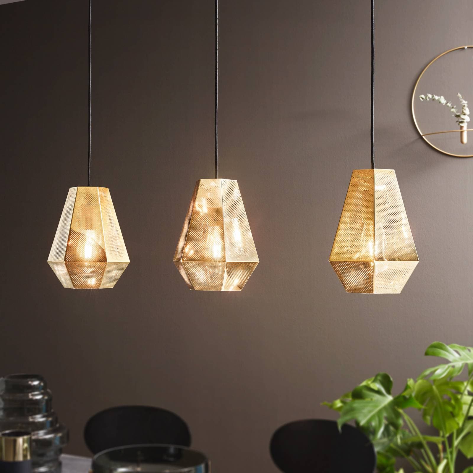 Závesná lampa Chiavica, mosadzná, 3-plameňová