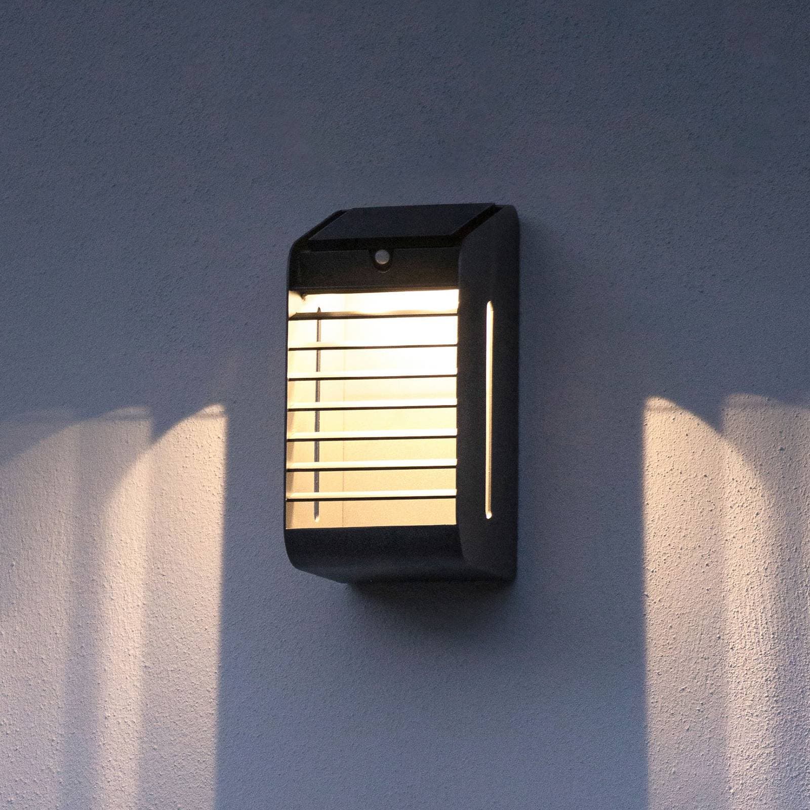 LED solárne nástenné svietidlo Corner so senzorom, sivá farba