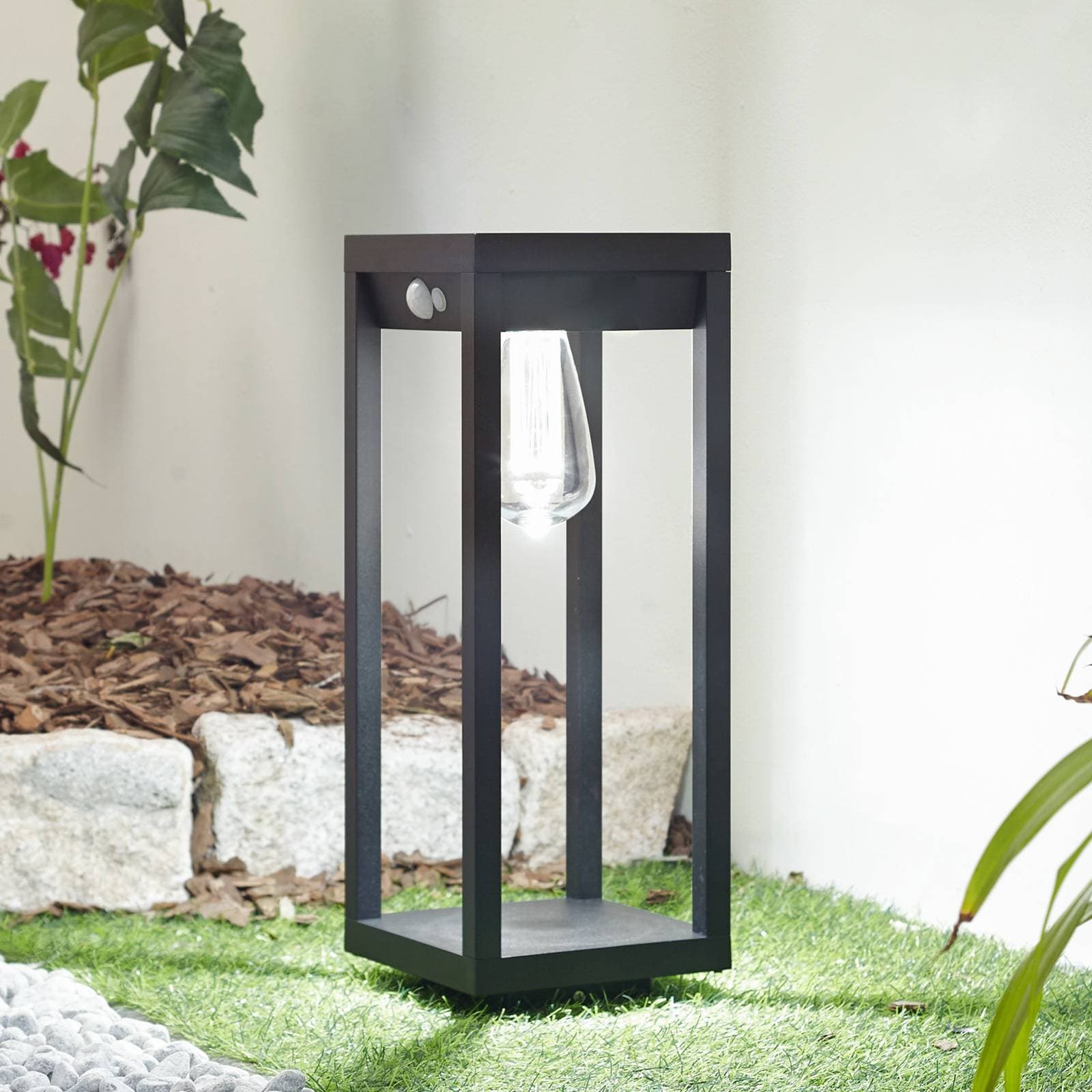 Lindby Smart LED solárne podstavcové svetlo Enea, senzor, CCT, RGB
