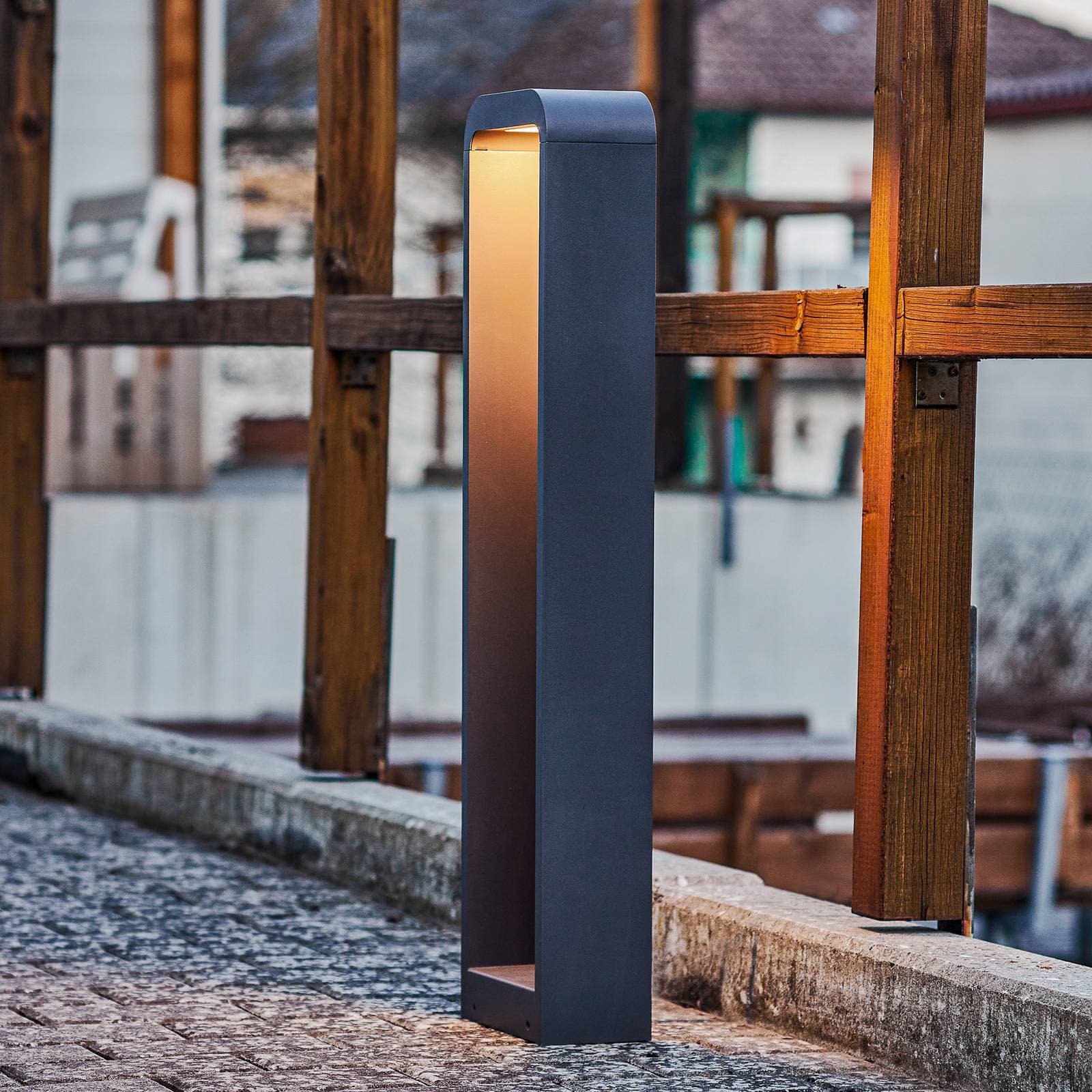 Lindby Emima LED svetlo na chodník, 80 cm, antracit, hliník