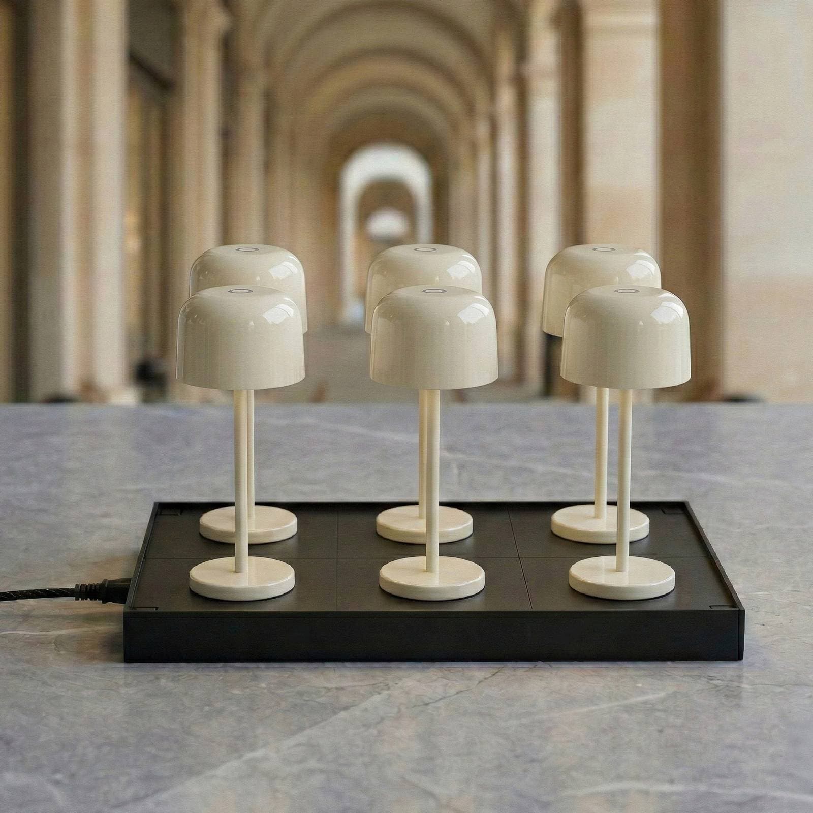 Stolová LED lampa na batérie Quill, béžová, 6 ks, nabíjacia stanica