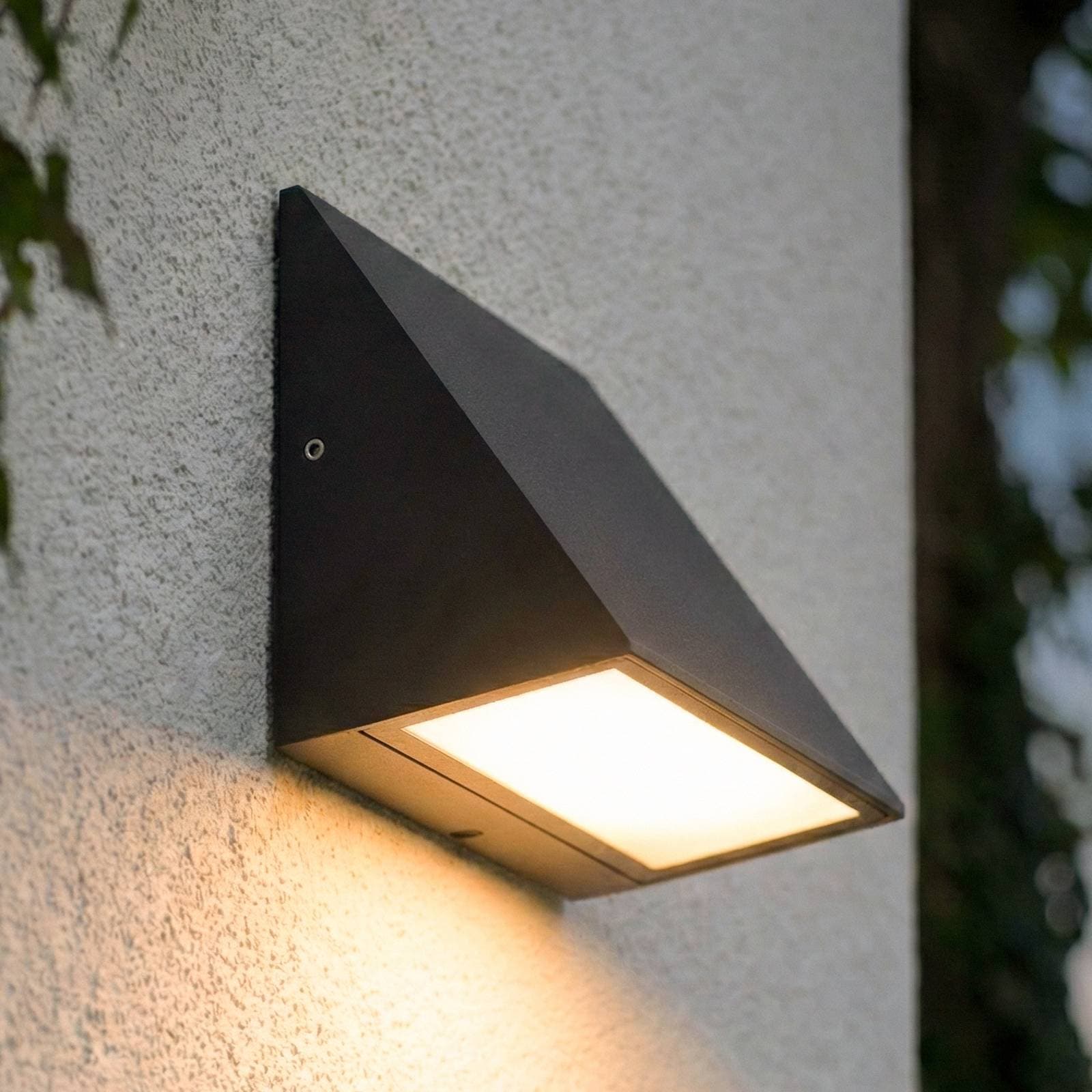 Lindby LED vonkajšie nástenné svietidlo Triava, čierne, hliník, IP65