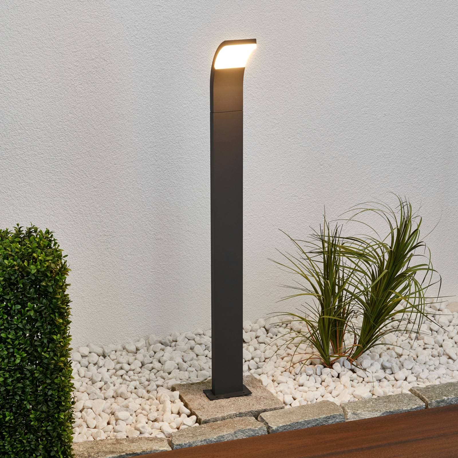Lucande Timm Chodníkové LED svetlo, 100 cm, antracitová, kov, IP54