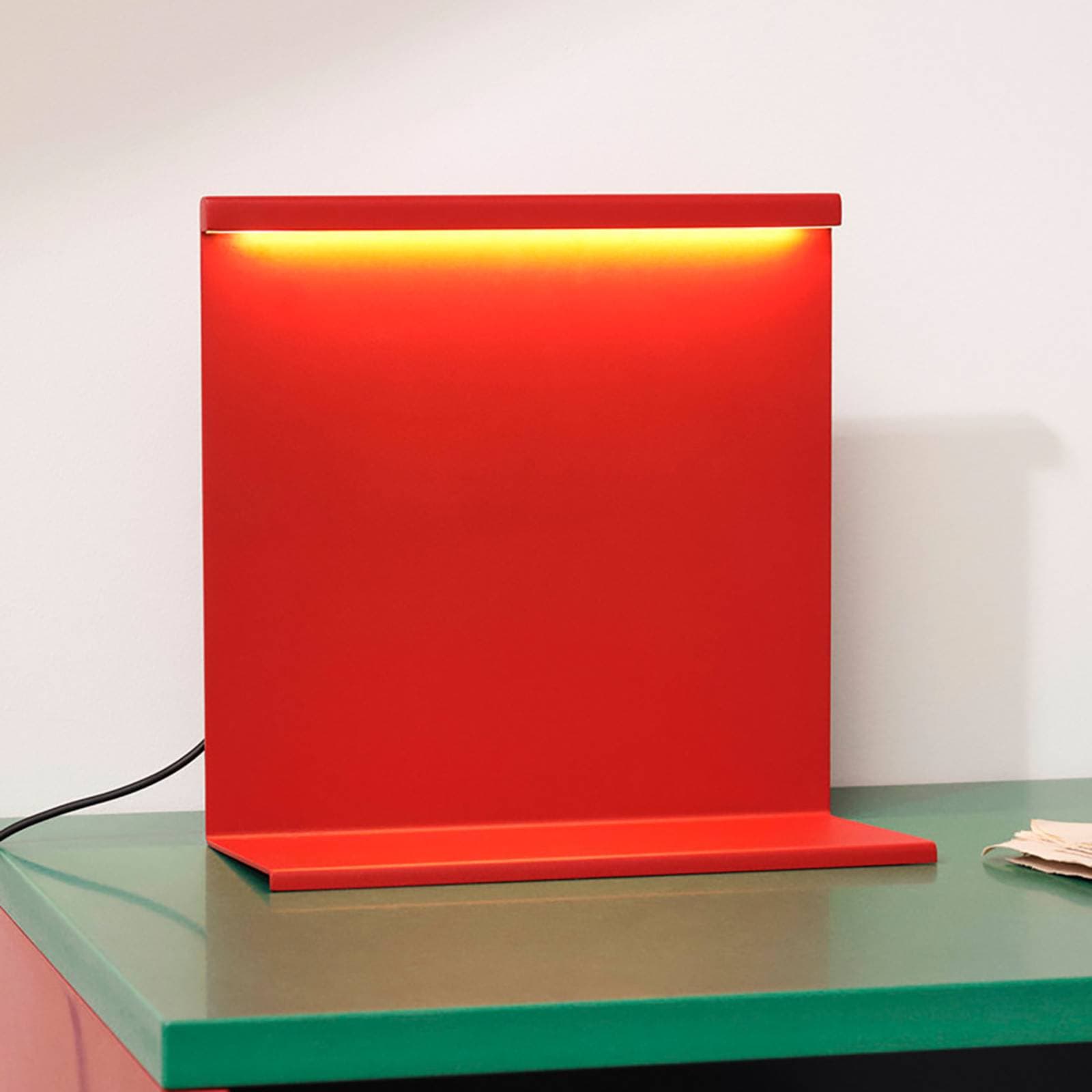 HAY LBM stolová LED lampa so stmievačom, červená